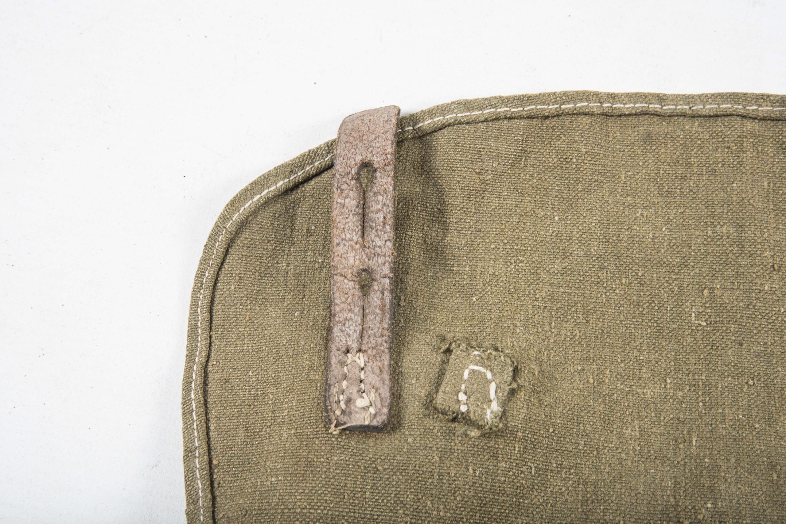 Unissued M31 tropical breadbag with matching strap — image 4