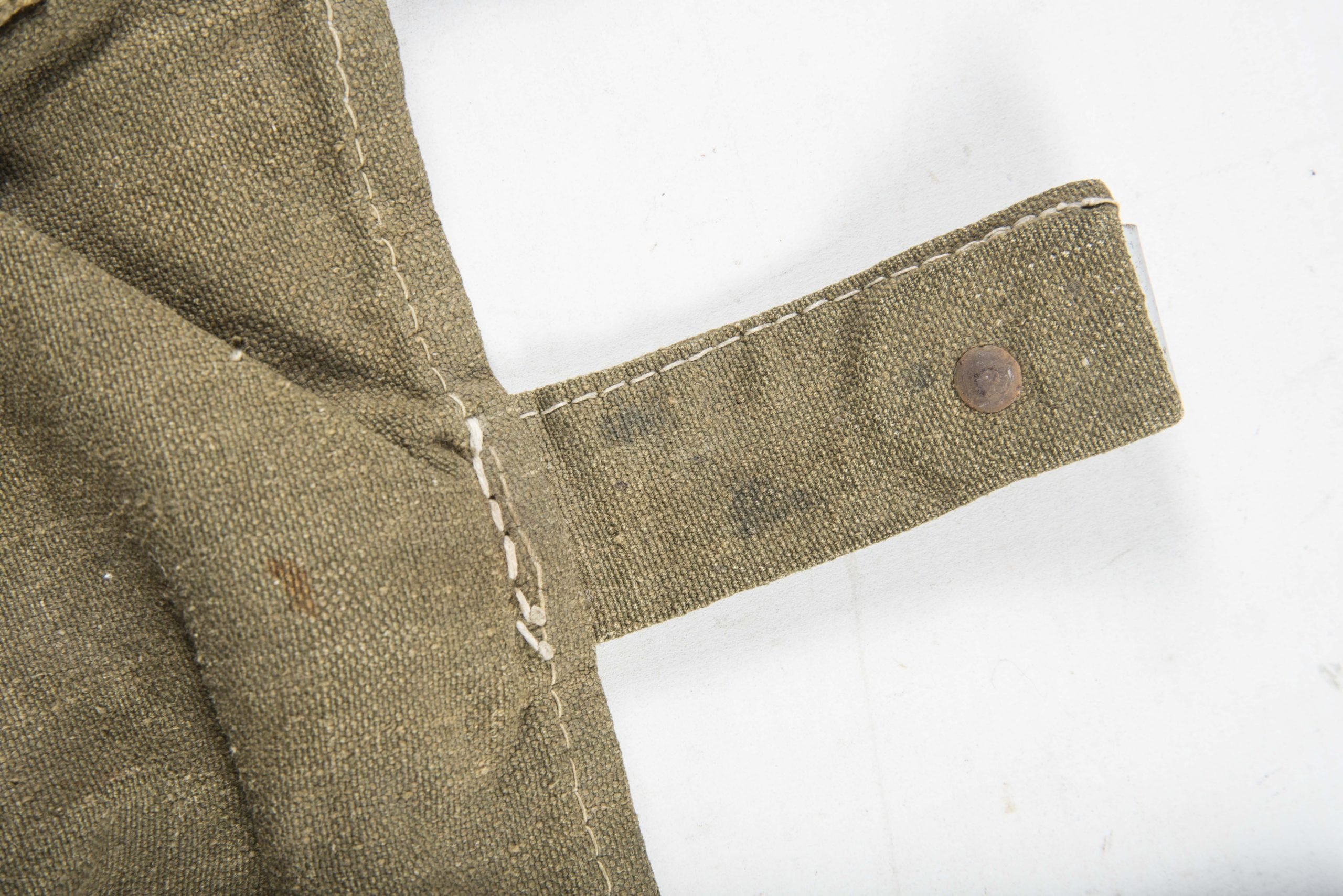 Unissued M31 tropical breadbag with matching strap — image 6