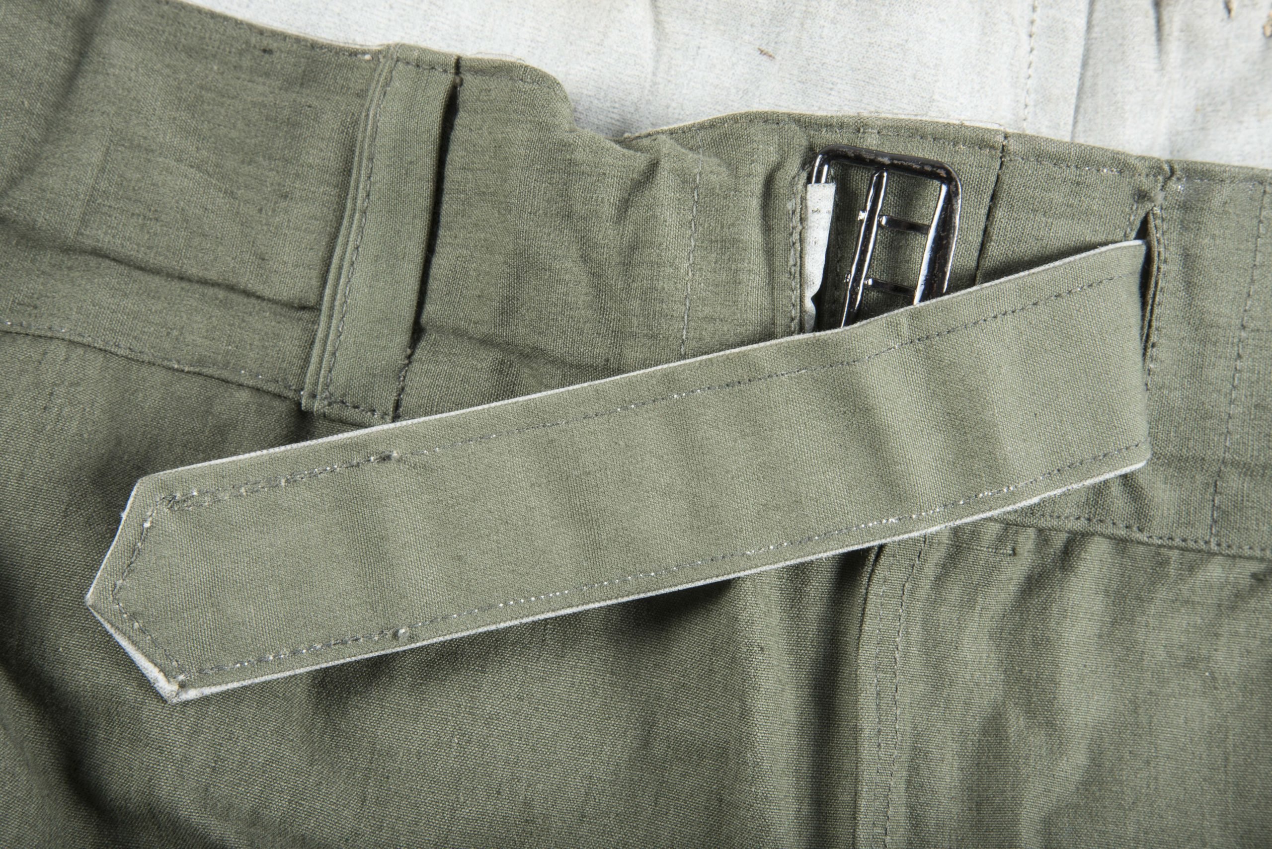 Complete late war Gebirgsjäger Anorak set marked 0/0850/0241 — image 10