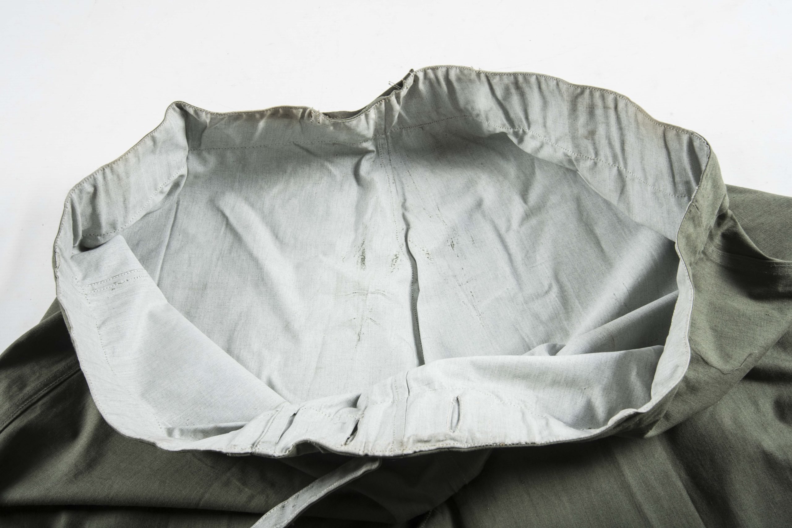 Complete late war Gebirgsjäger Anorak set marked 0/0850/0241 — image 11