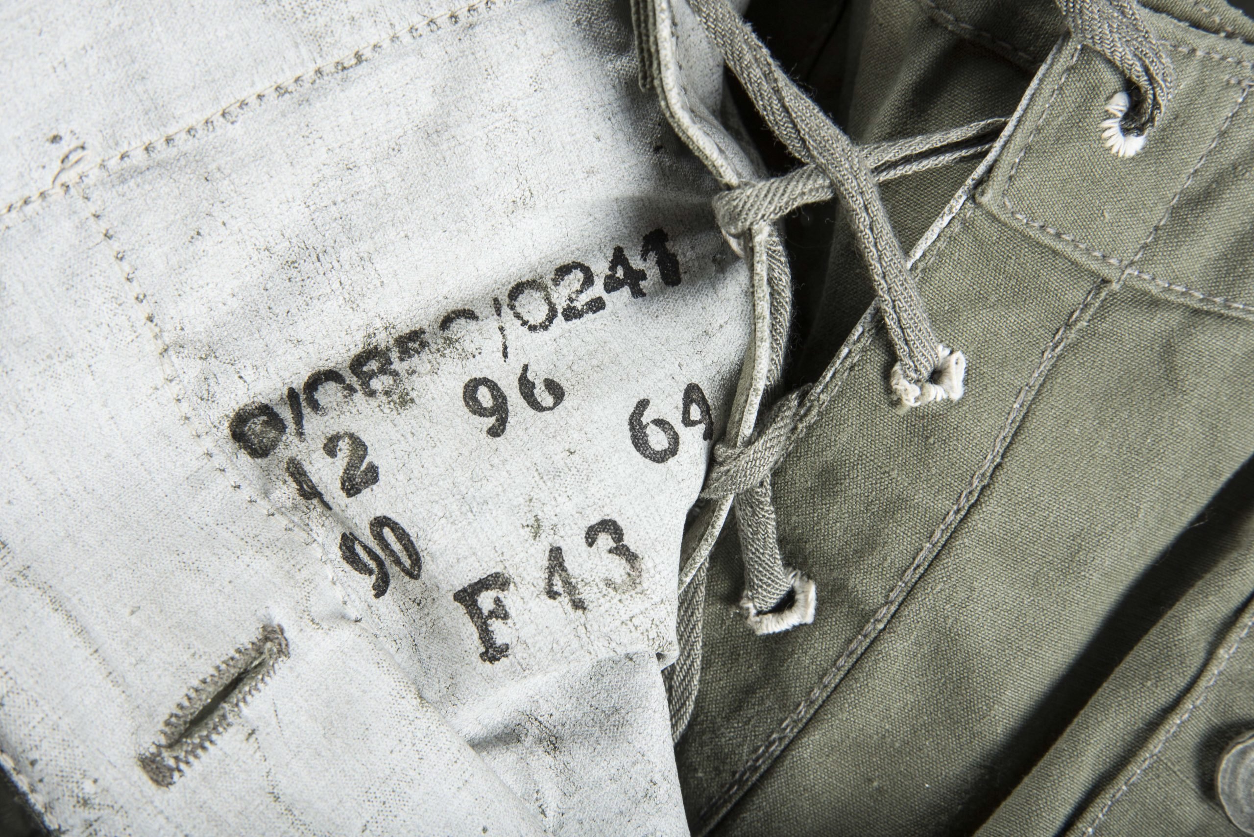Complete late war Gebirgsjäger Anorak set marked 0/0850/0241 — image 15