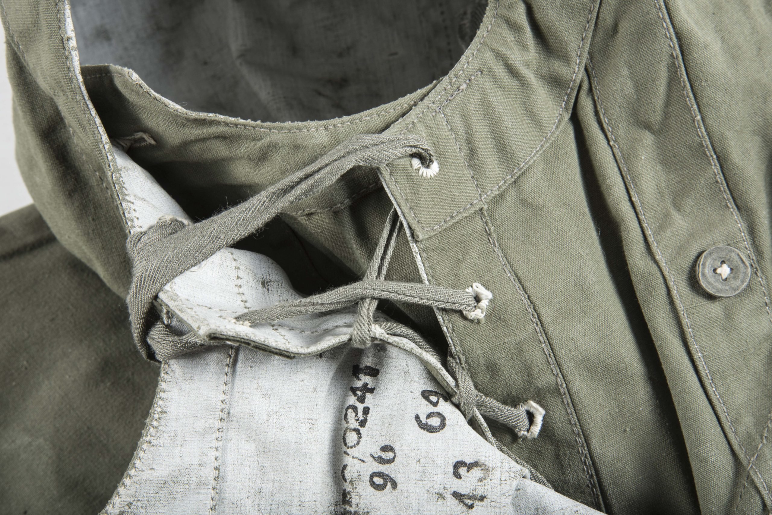 Complete late war Gebirgsjäger Anorak set marked 0/0850/0241 — image 16