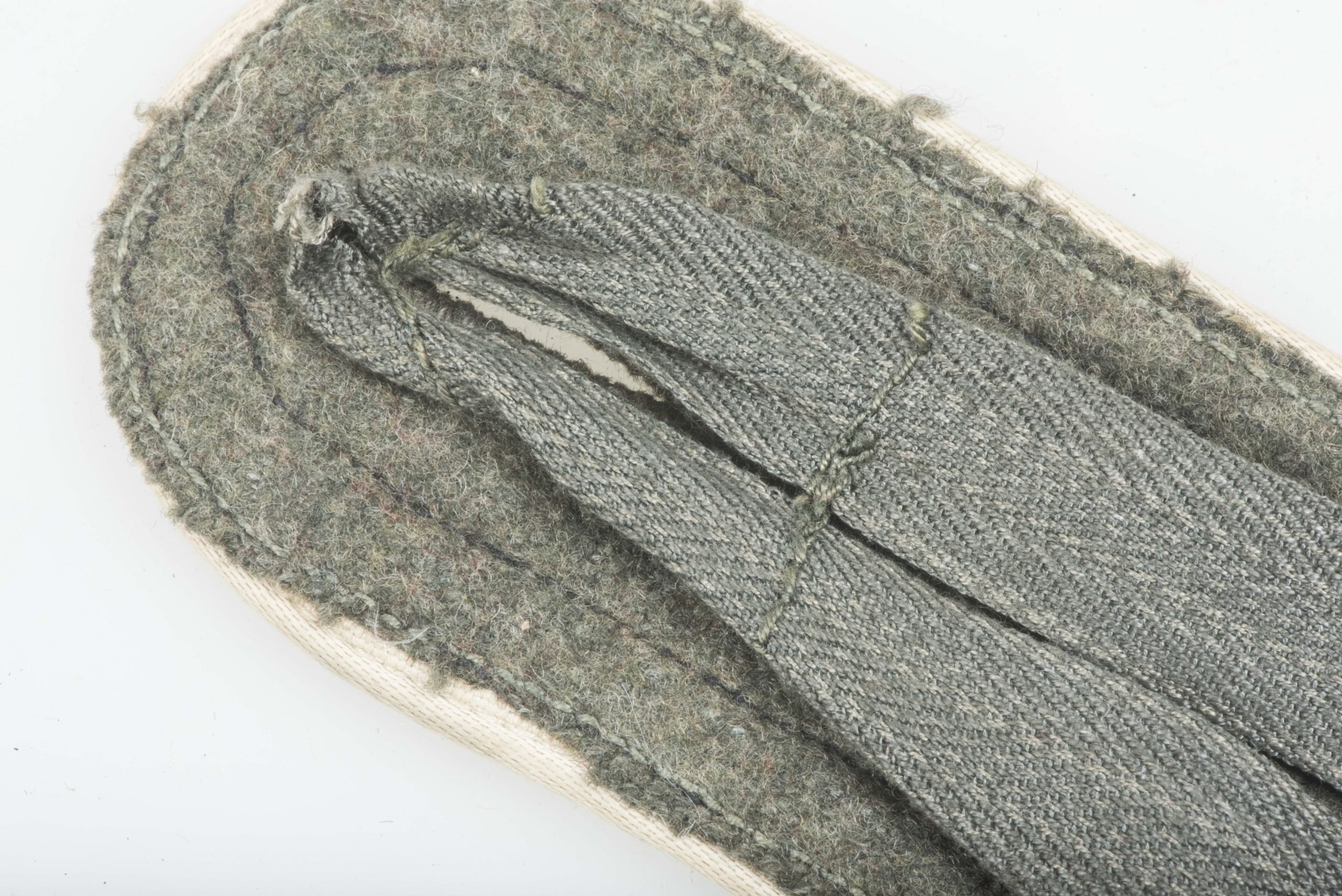 Matching late war Heer shoulderstraps for a Unteroffizier in Panzerdivision Grossdeutschland — image 4