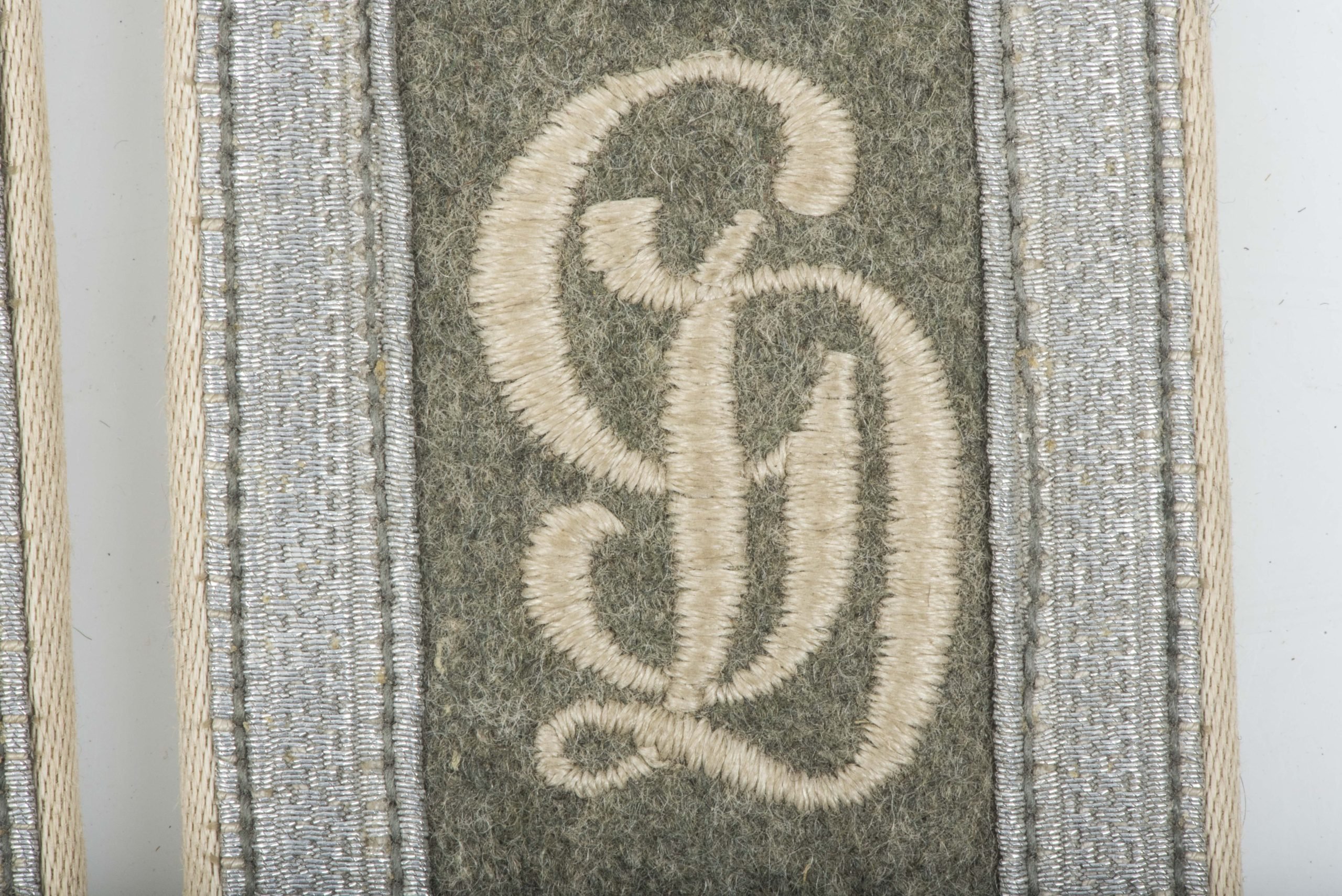 Matching late war Heer shoulderstraps for a Unteroffizier in Panzerdivision Grossdeutschland — image 7