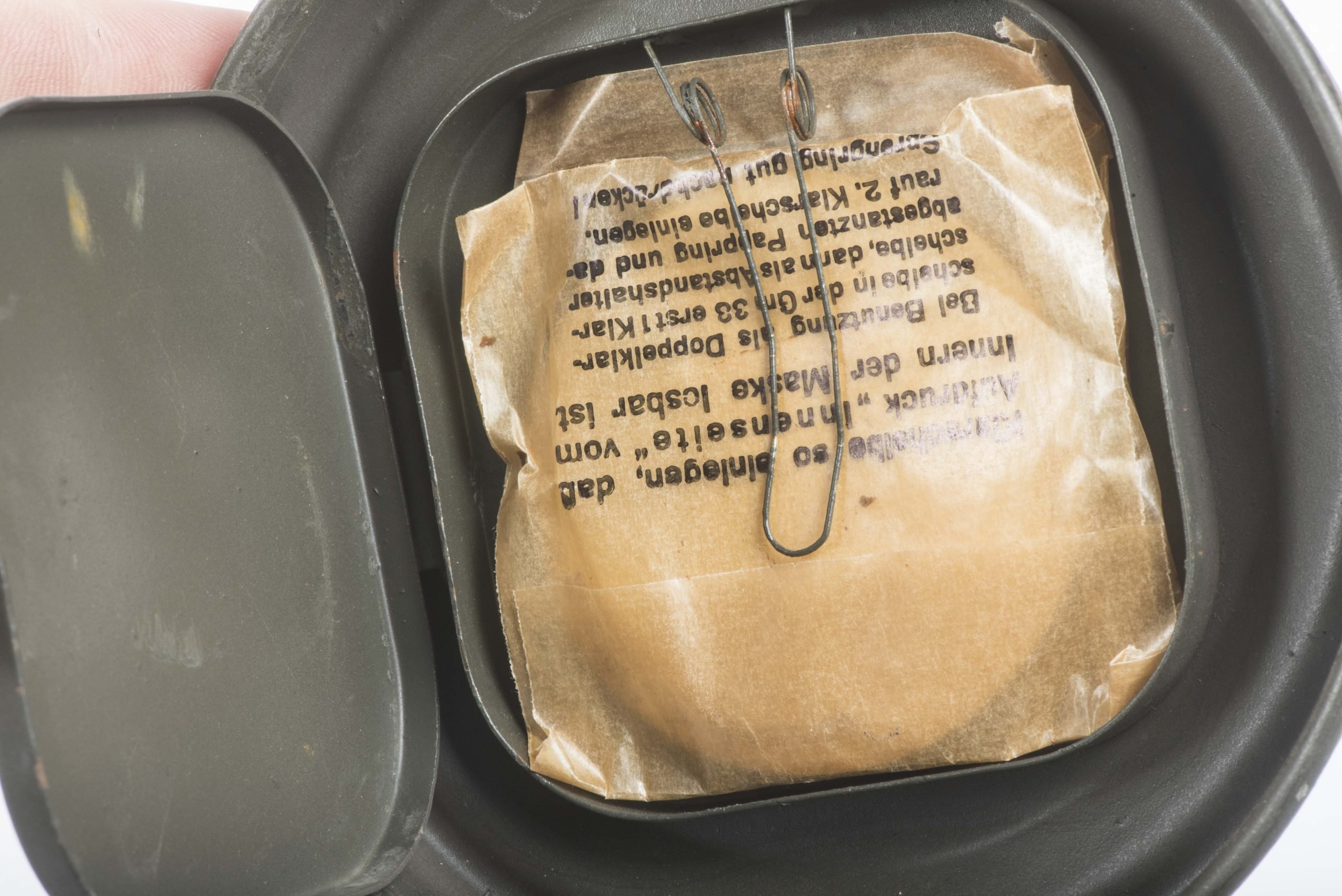 Tall early M38 gasmask set marked 3./Flg. Ers. Battl. XII Feldwebel Schulte — image 16