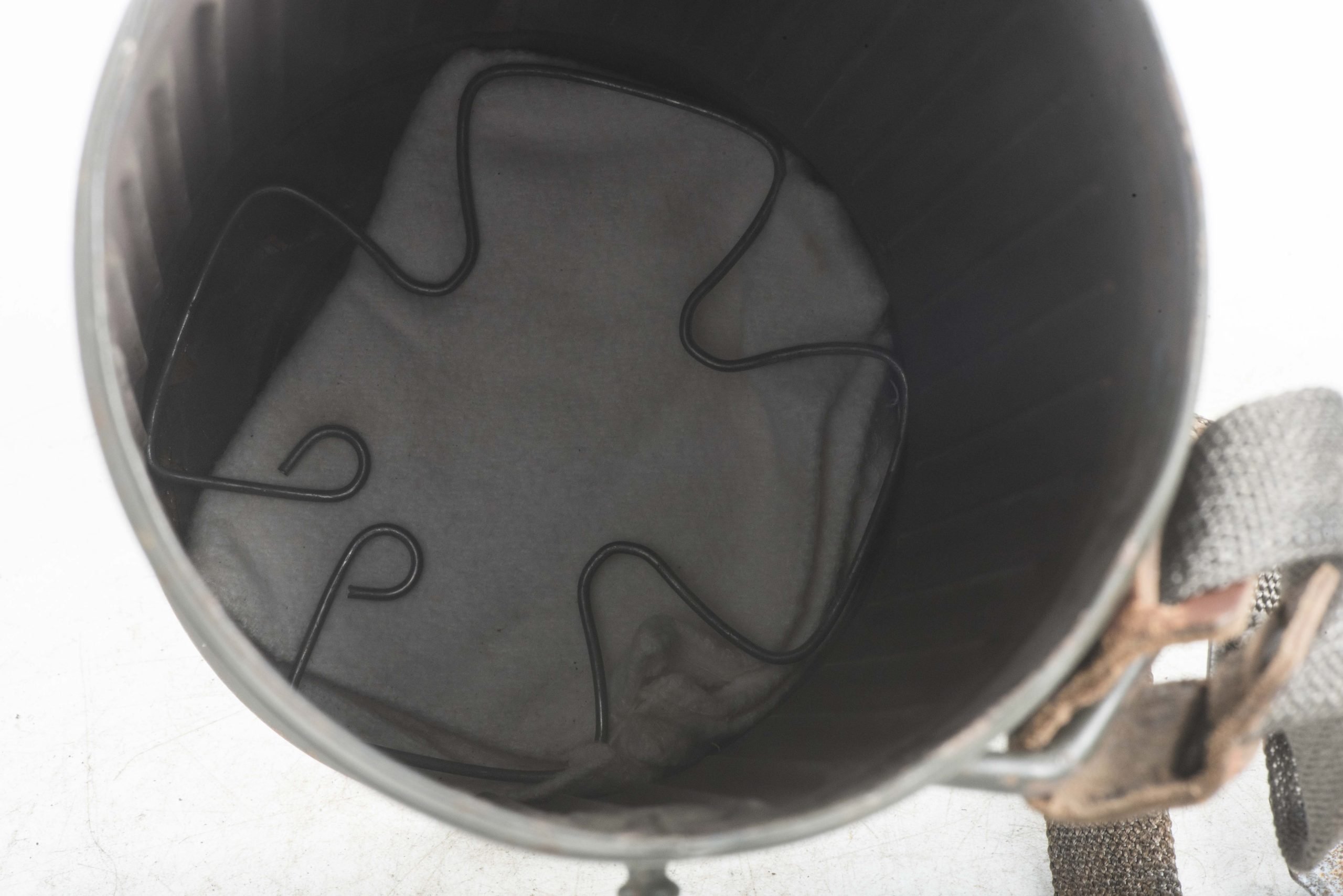 Tall early M38 gasmask set marked 3./Flg. Ers. Battl. XII Feldwebel Schulte — image 17