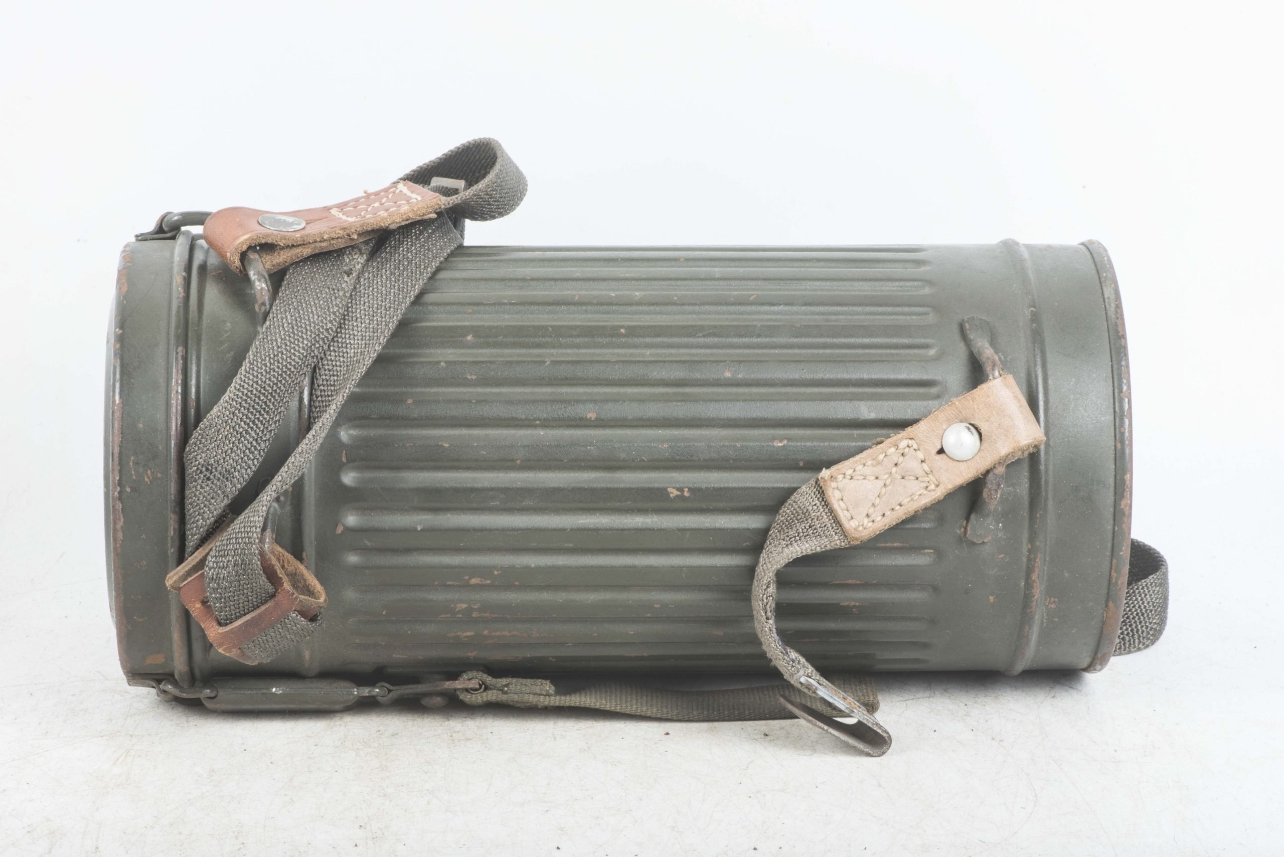 Tall early M38 gasmask set marked 3./Flg. Ers. Battl. XII Feldwebel Schulte — image 2