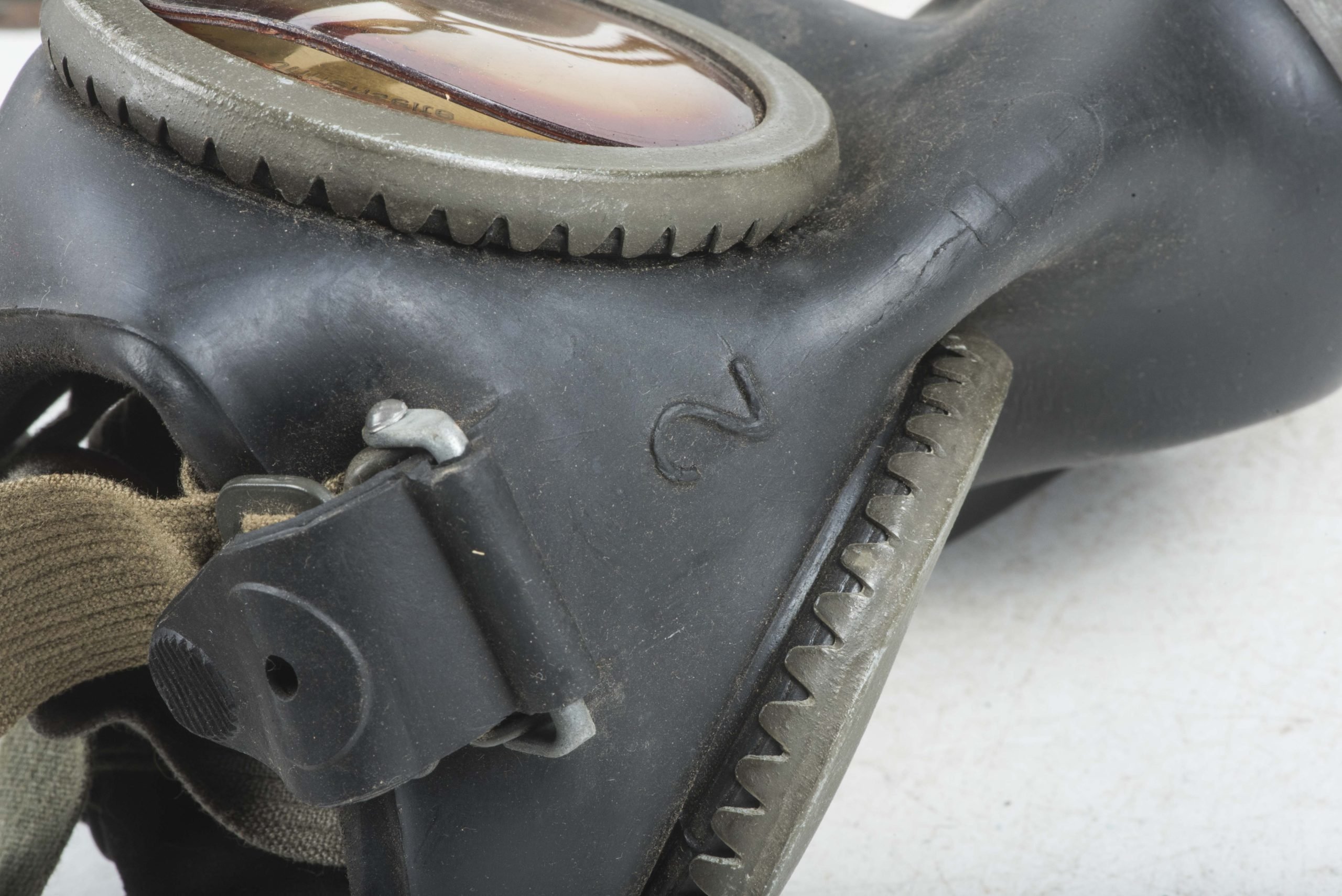 Tall early M38 gasmask set marked 3./Flg. Ers. Battl. XII Feldwebel Schulte — image 22