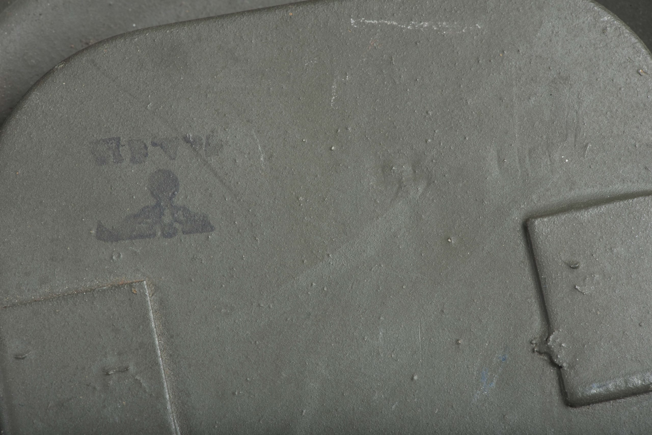 Late war tall M38 gasmask set — image 10