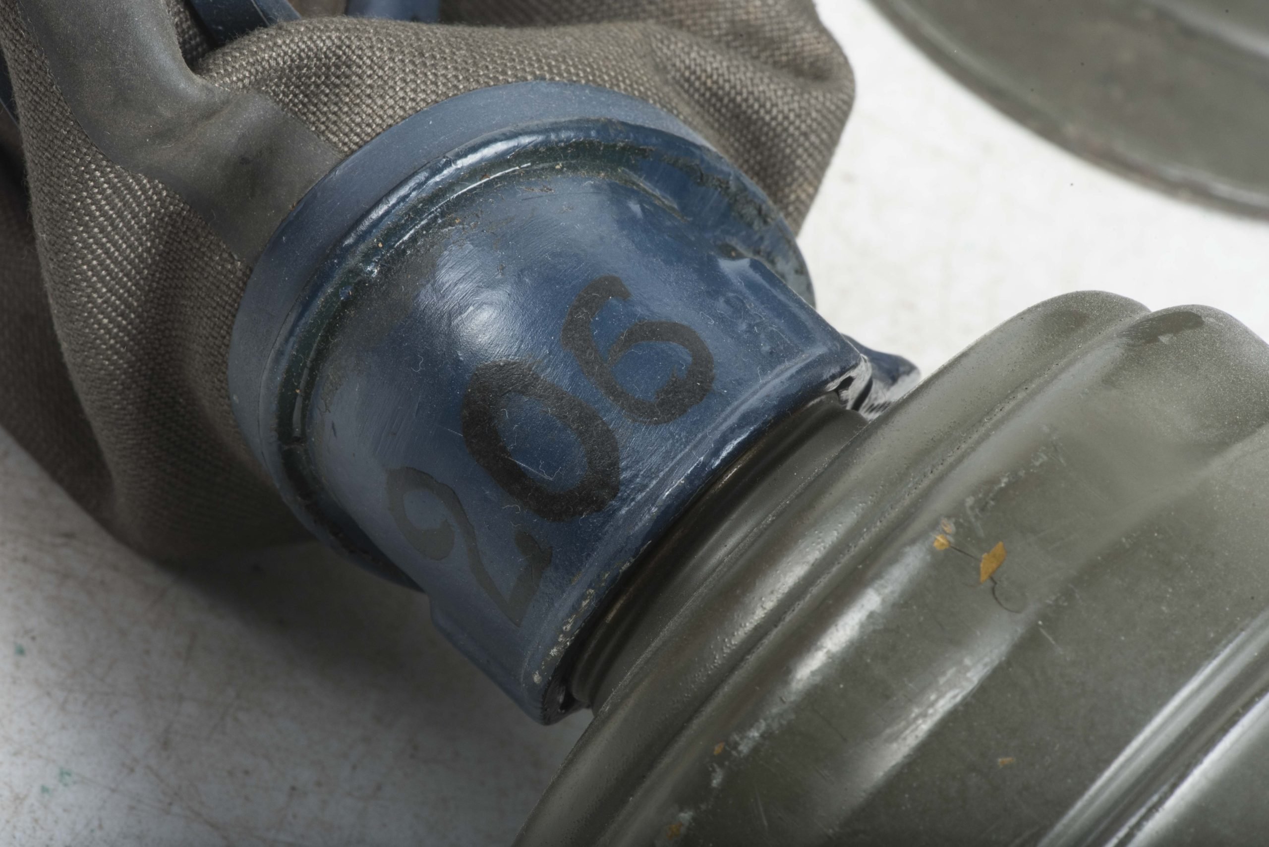 Late war tall M38 gasmask set — image 13