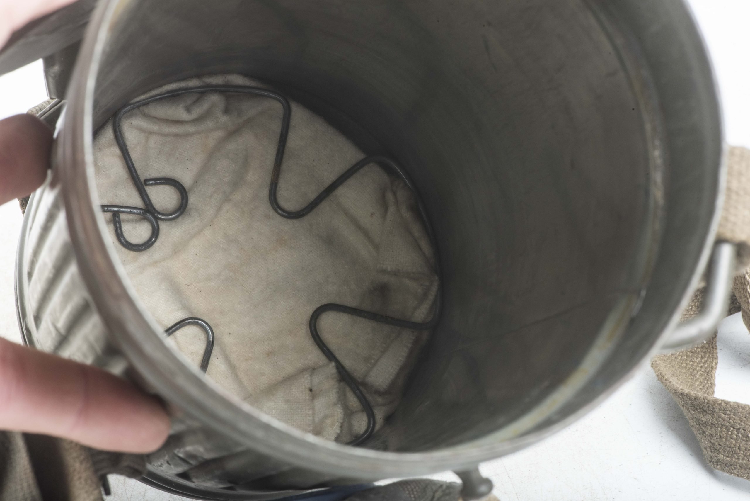 Late war tall M38 gasmask set — image 20