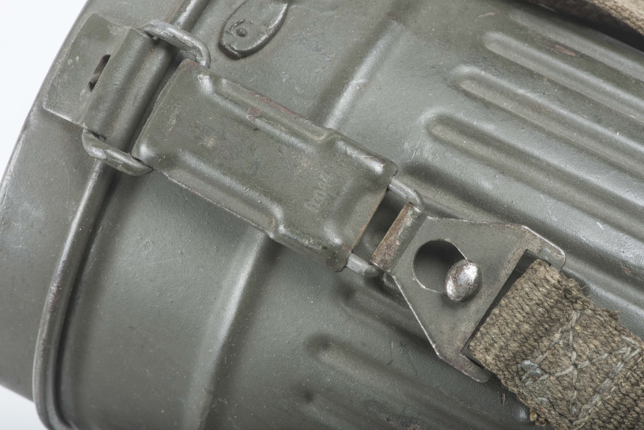 Late war tall M38 gasmask set — image 6