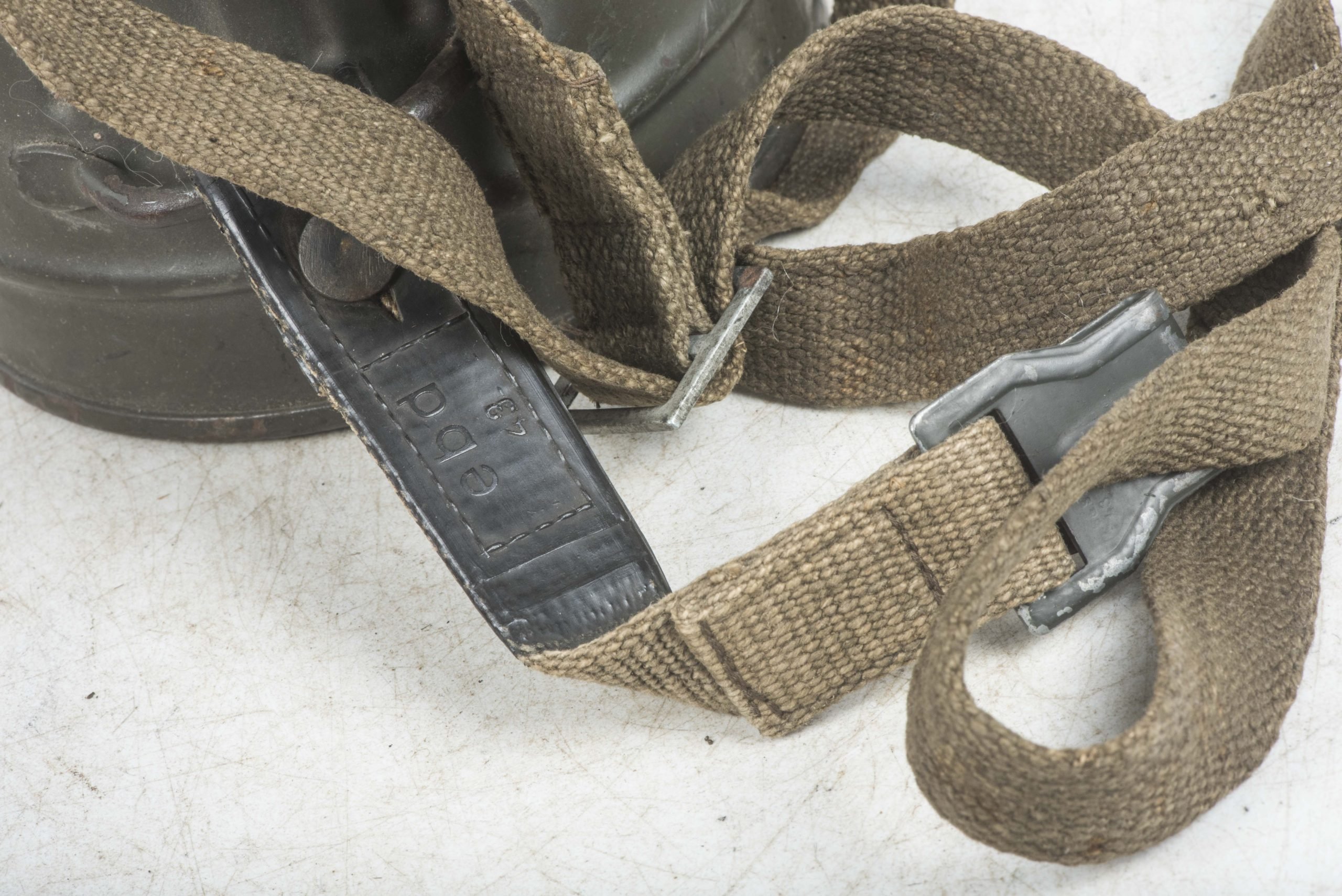 Late war tall M38 gasmask set — image 8