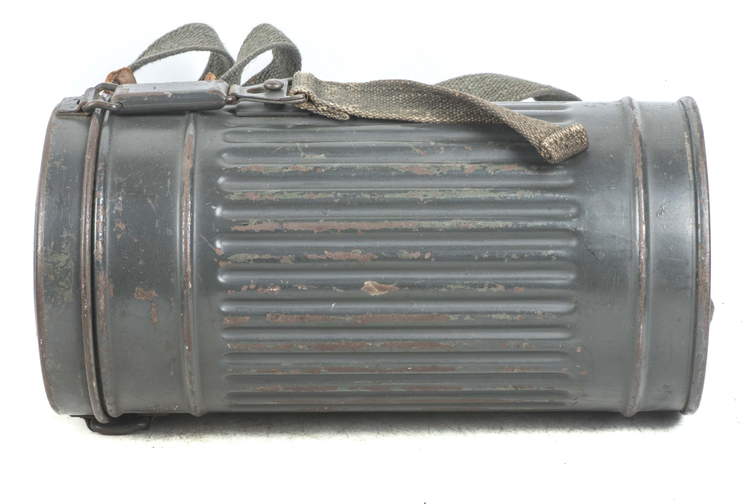 Short Luftwaffe blue M38 gasmask set