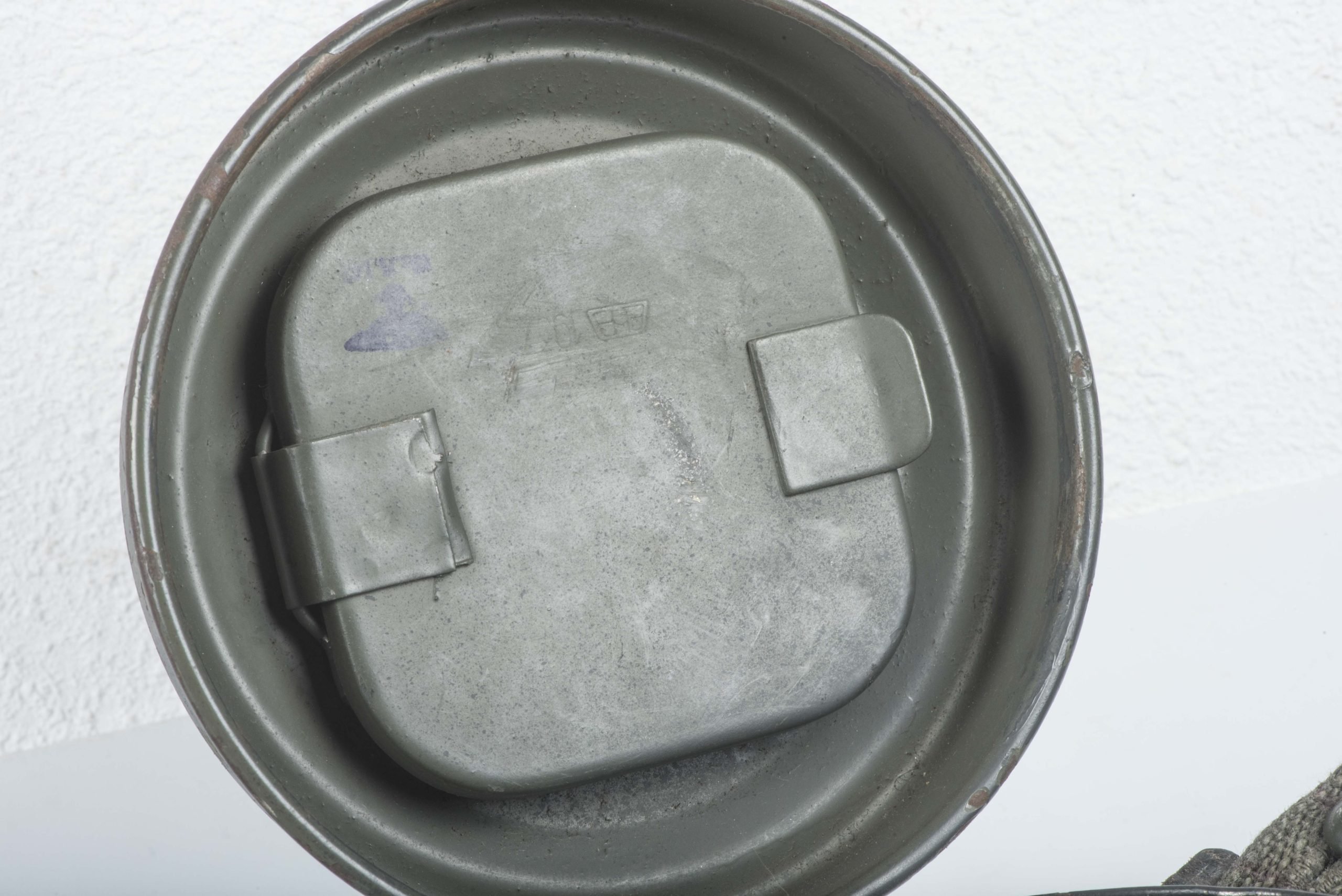 Short Luftwaffe blue M38 gasmask set — image 15