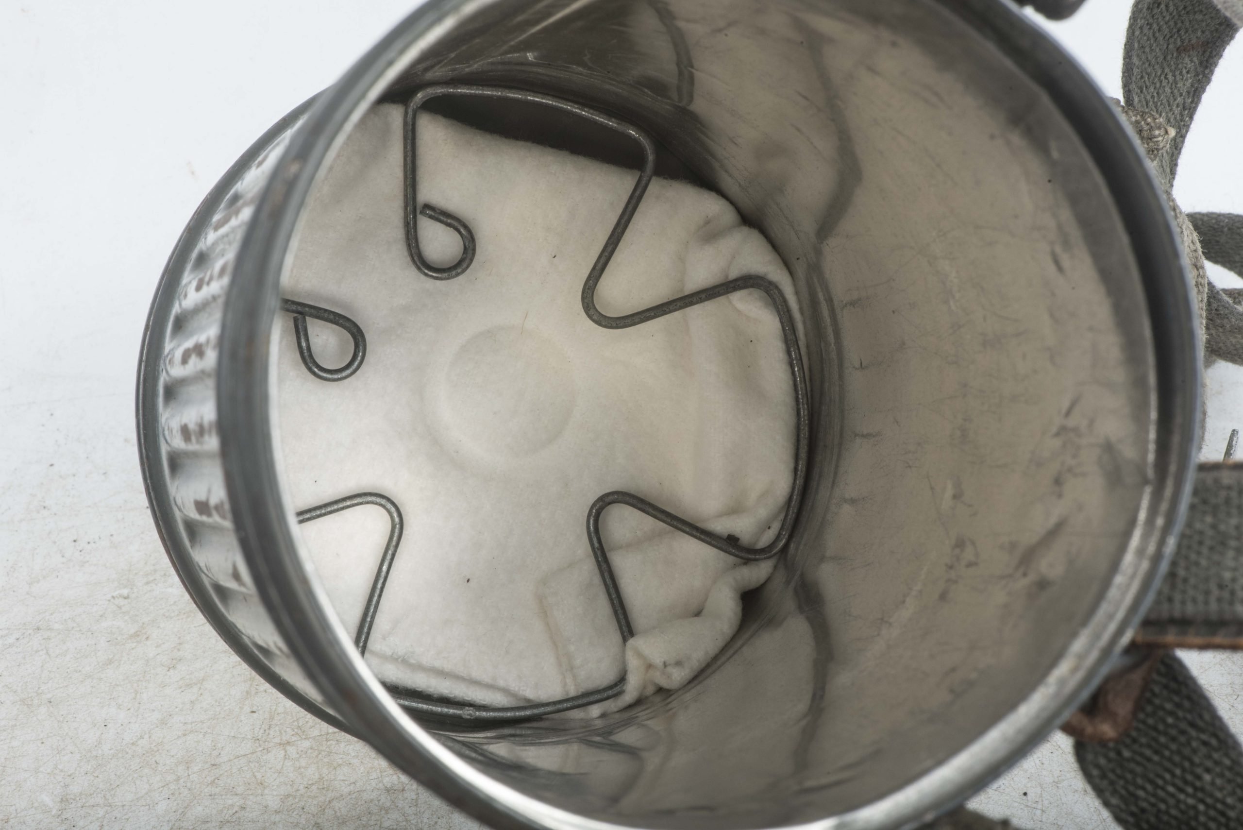 Short Luftwaffe blue M38 gasmask set — image 22