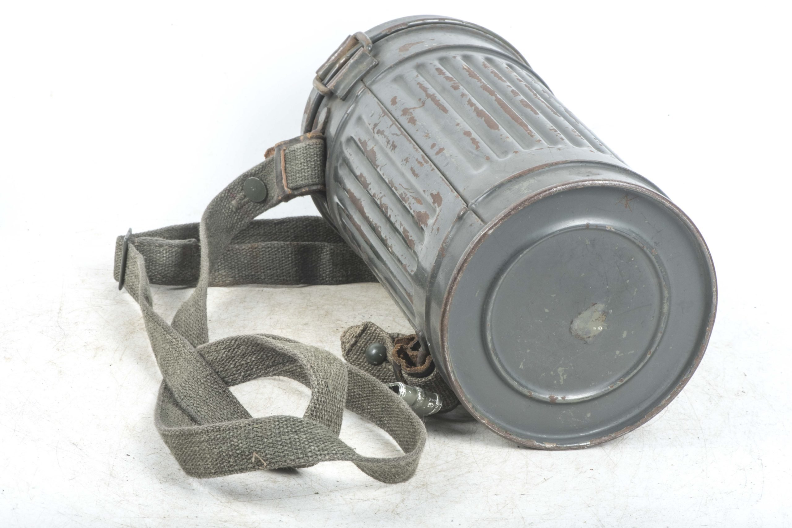 Short Luftwaffe blue M38 gasmask set — image 5