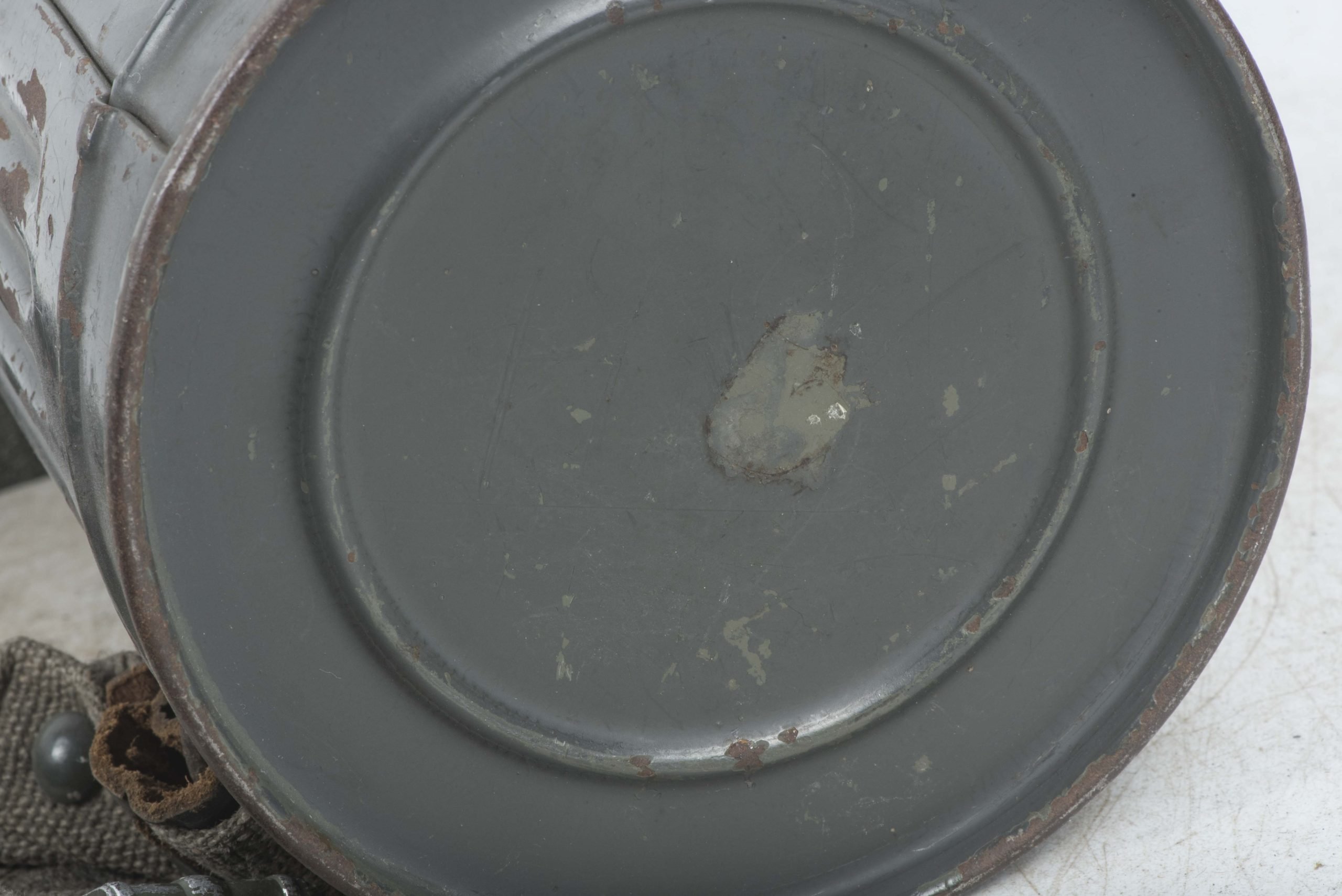 Short Luftwaffe blue M38 gasmask set — image 6