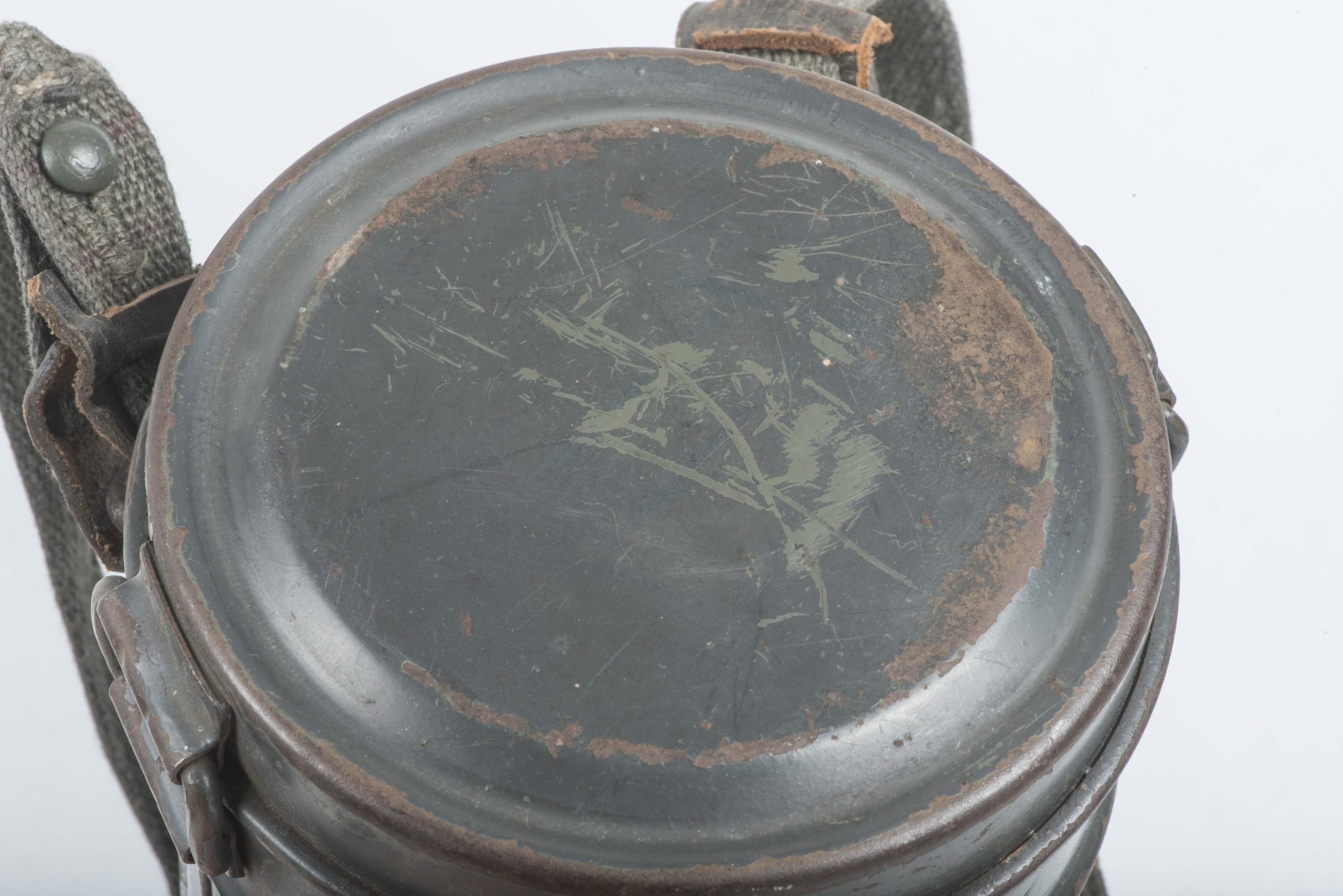 Short Luftwaffe blue M38 gasmask set — image 9