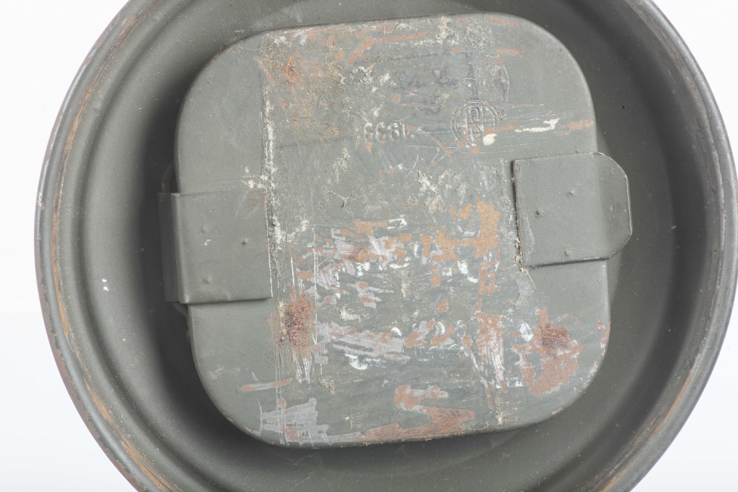 Tall M38 gasmask set with field applied Feldgrau paint named Ogefr Imm 42931 — image 11