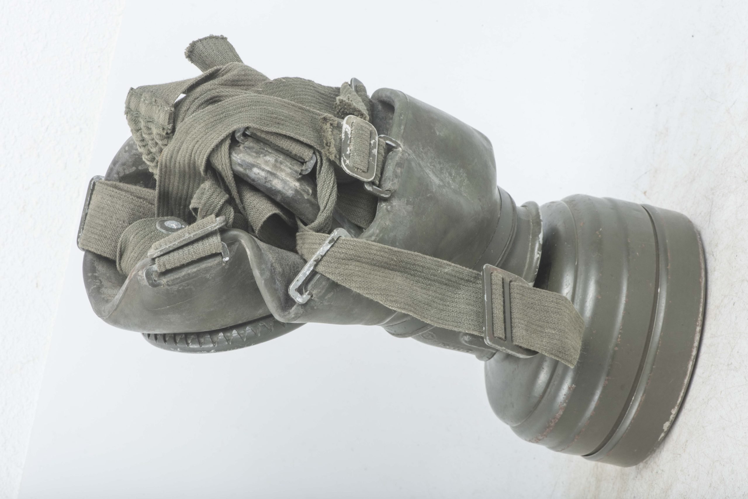 Tall M38 gasmask set with field applied Feldgrau paint named Ogefr Imm 42931 — image 16