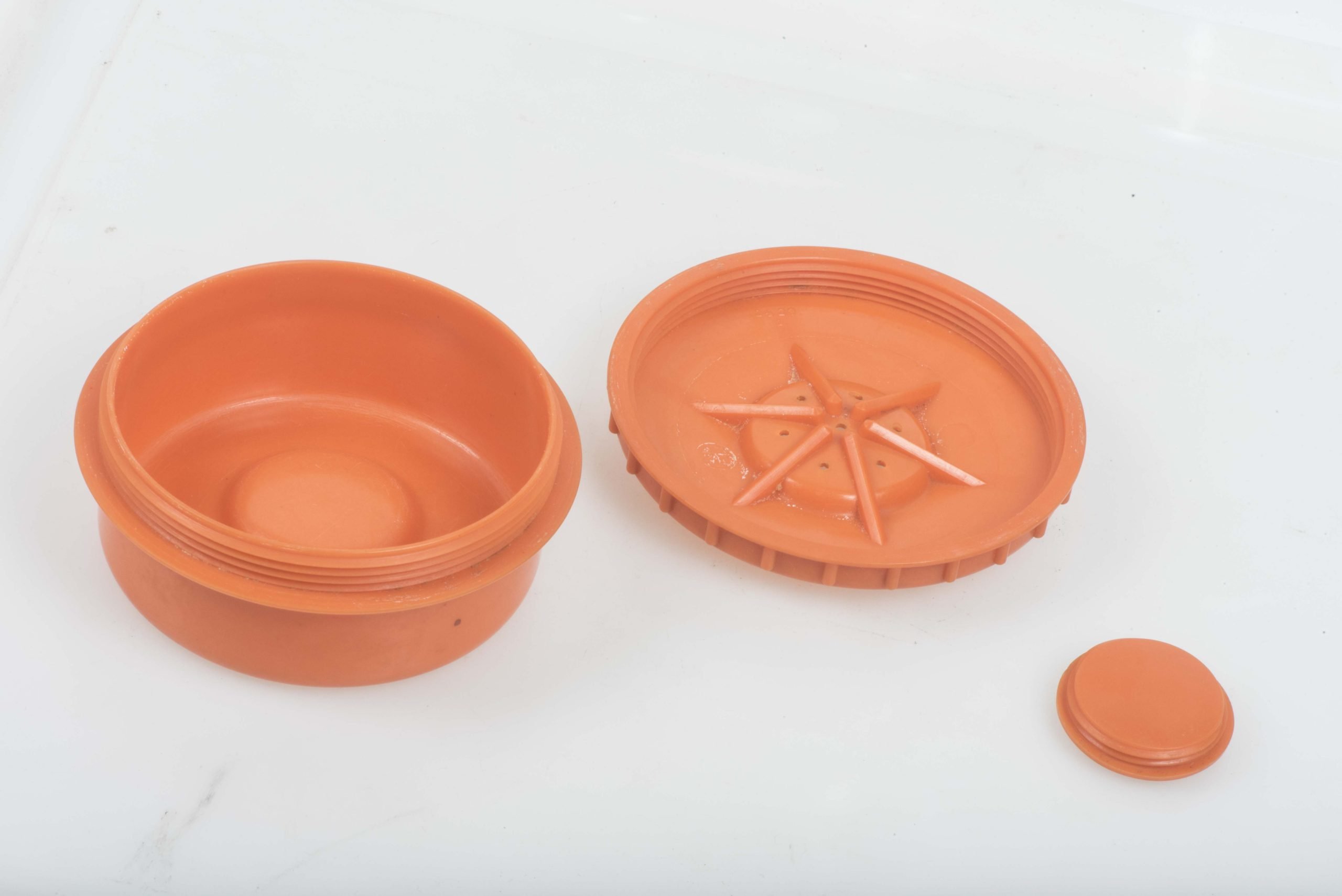 Salt container marked 22 k 2429 1. — image 3