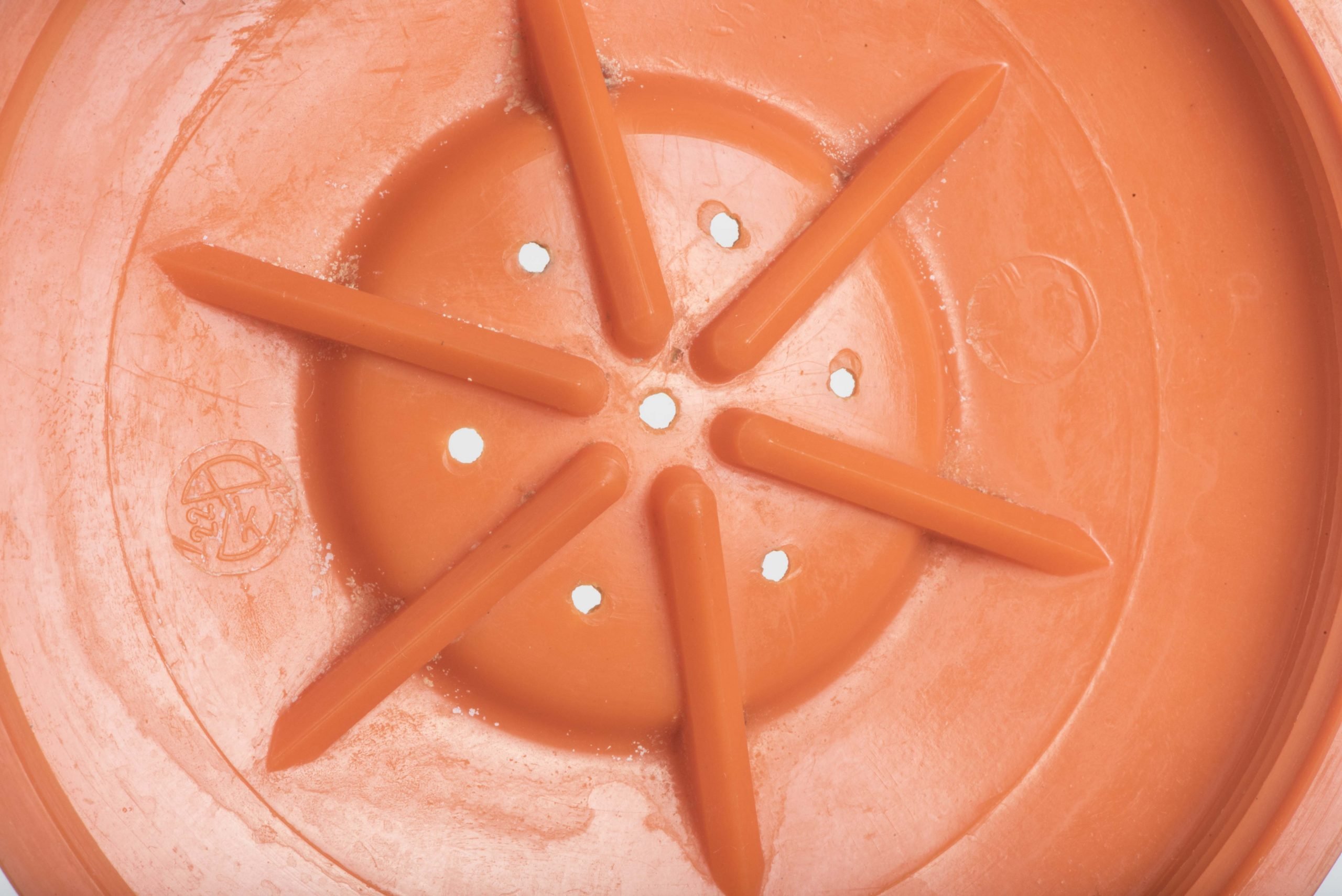 Salt container marked 22 k 2429 1. — image 4