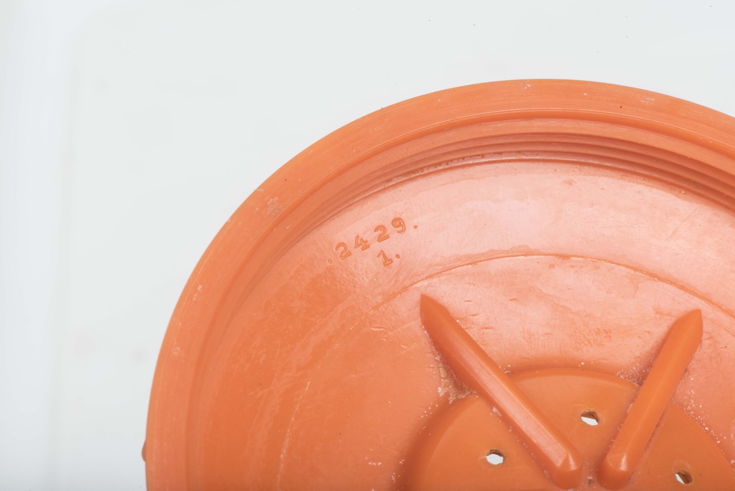 Salt container marked 22 k 2429 1. — image 7