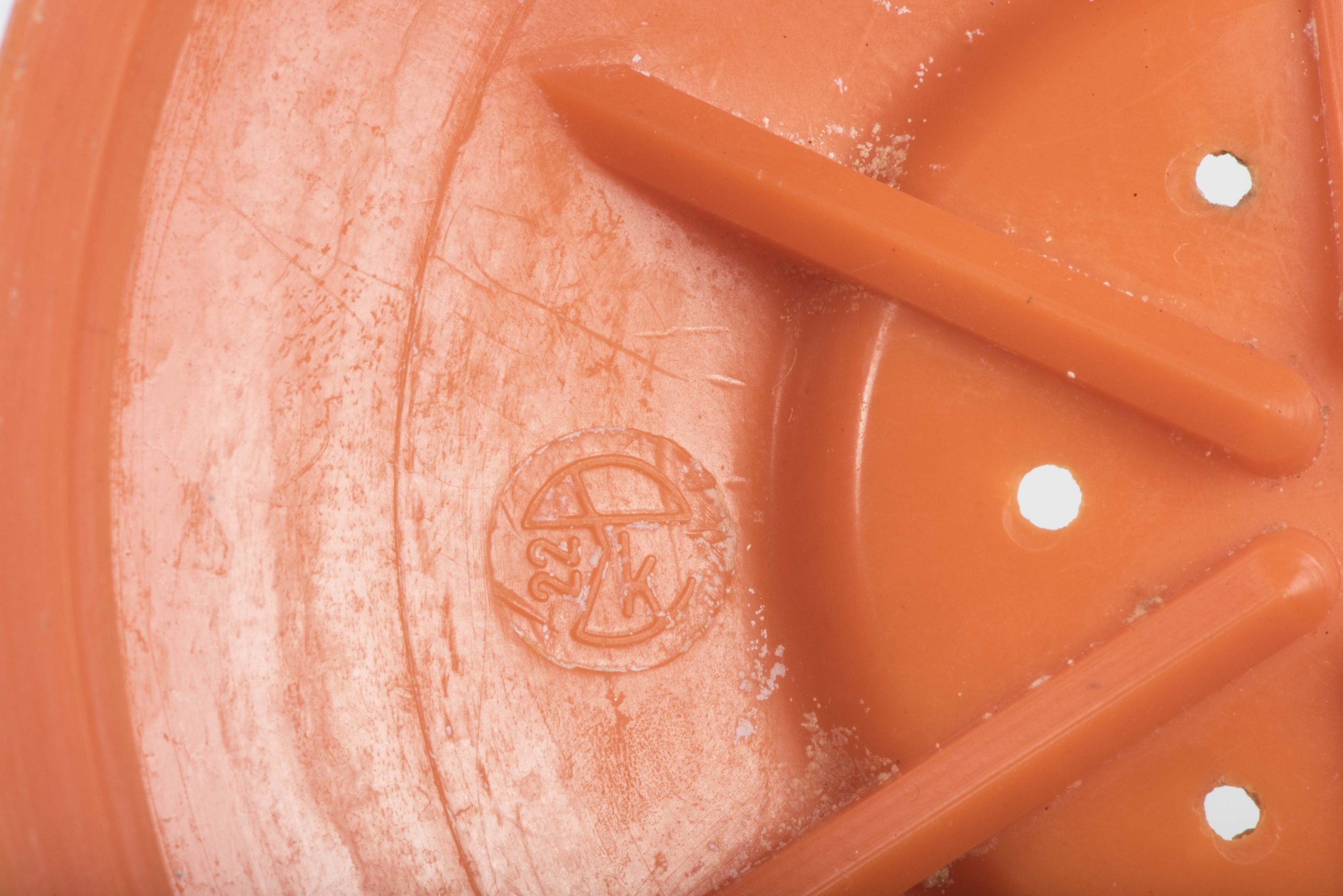 Salt container marked 22 k 2429 1. — image 8