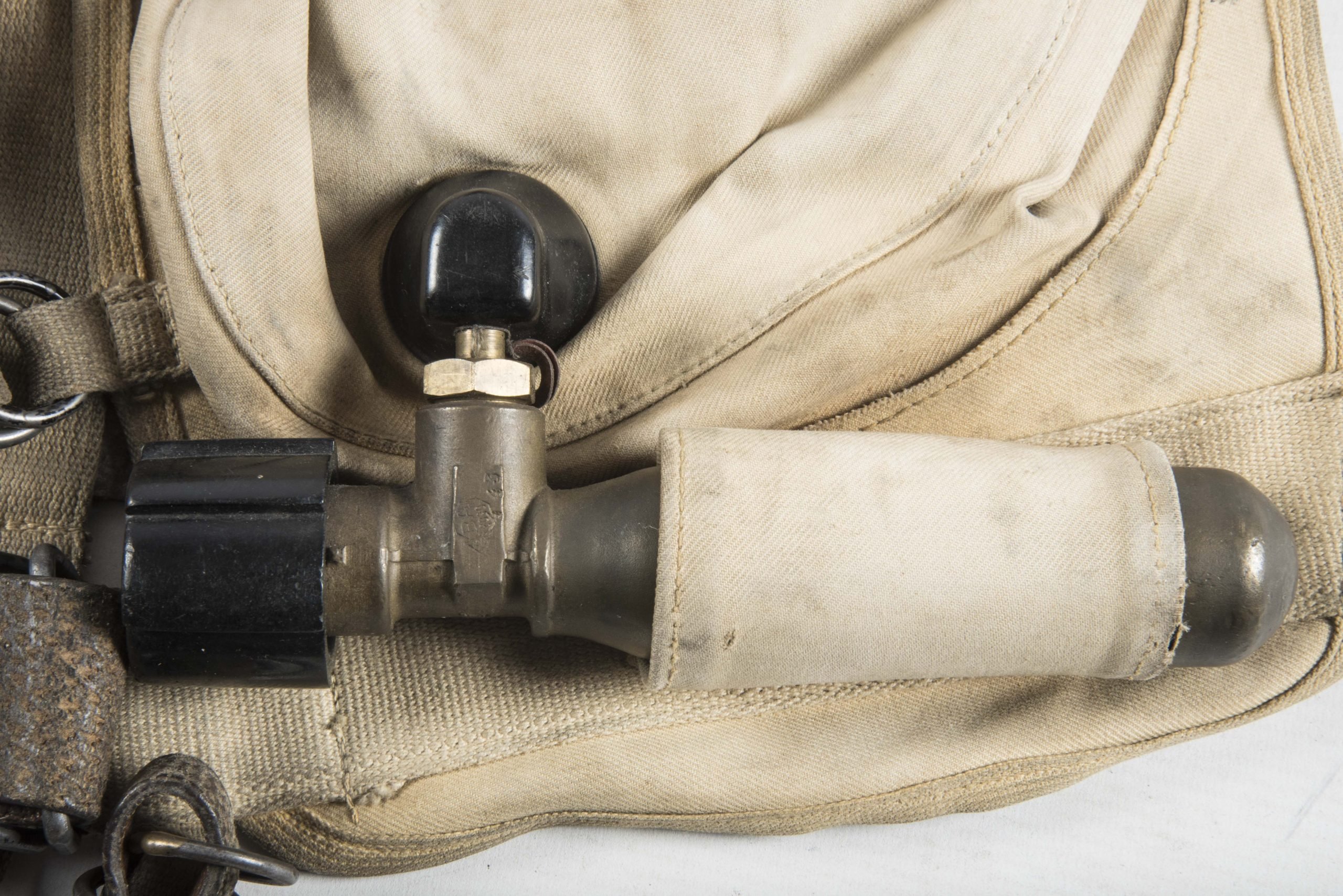 Luftwaffe FL 30154-2 life preserver by Dräger — image 9