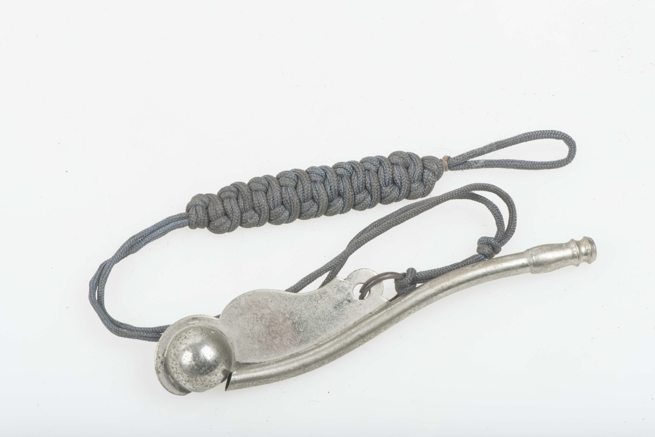 Issue Kriegsmarine whistle with grey rayon lanyard — image 3