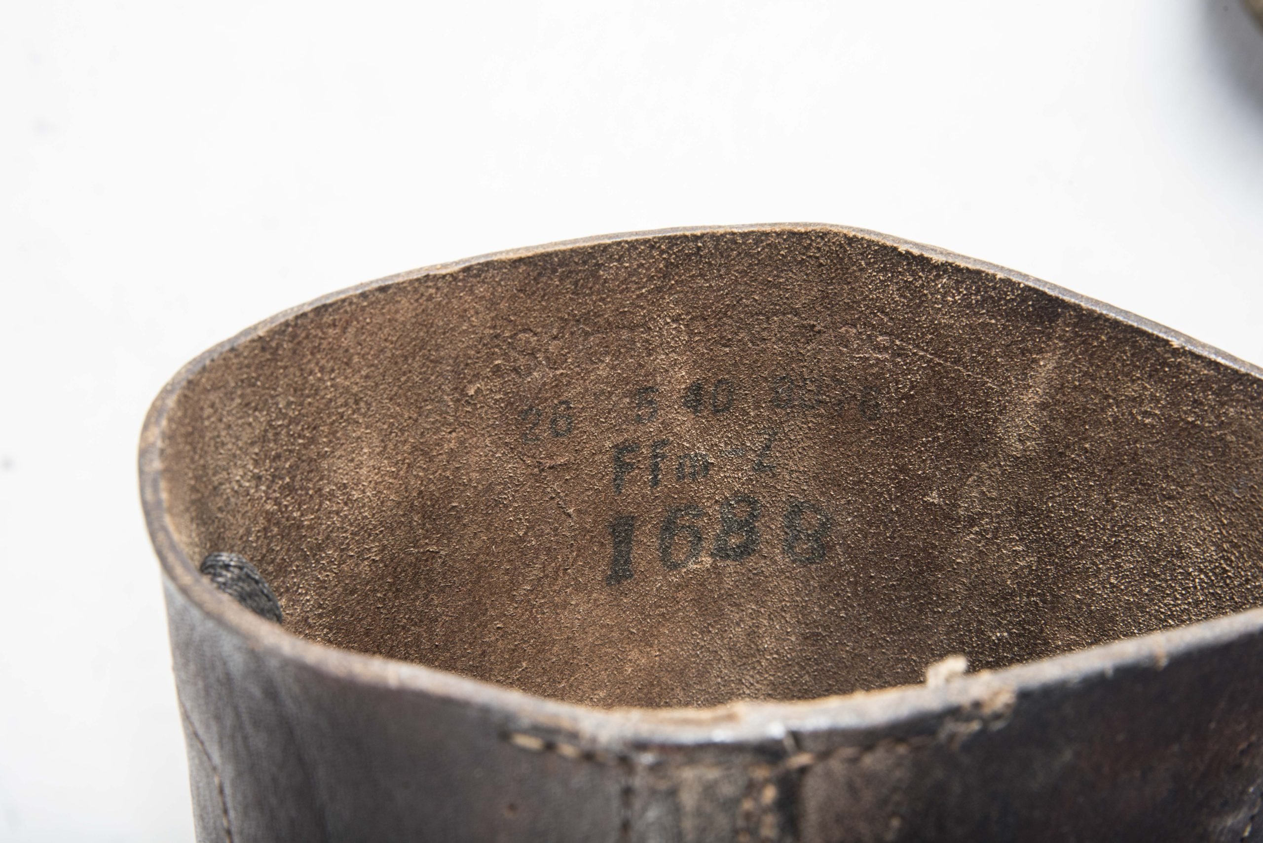 Issue EM / NCO marching boots marked Salamander — image 5