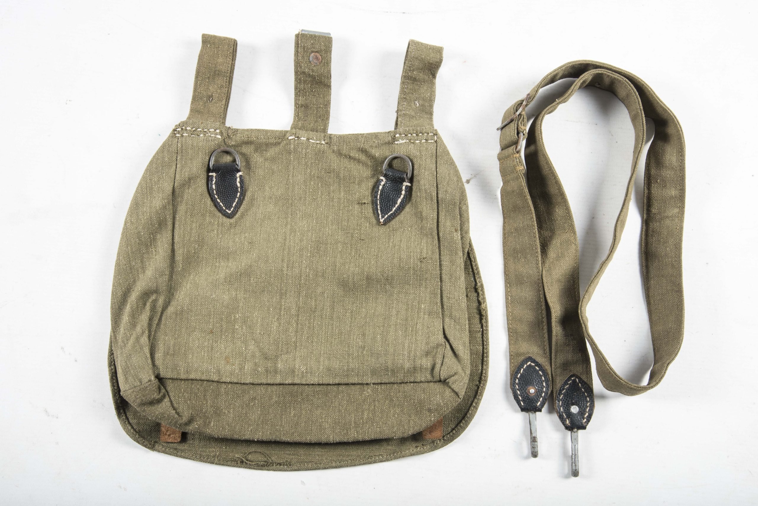 Unissued Heer M31 breadbag with matching strap