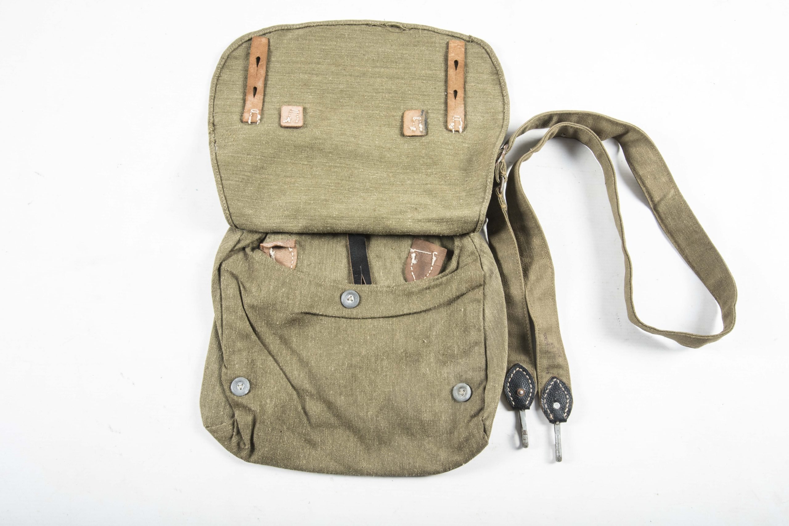 Unissued Heer M31 breadbag with matching strap — image 2
