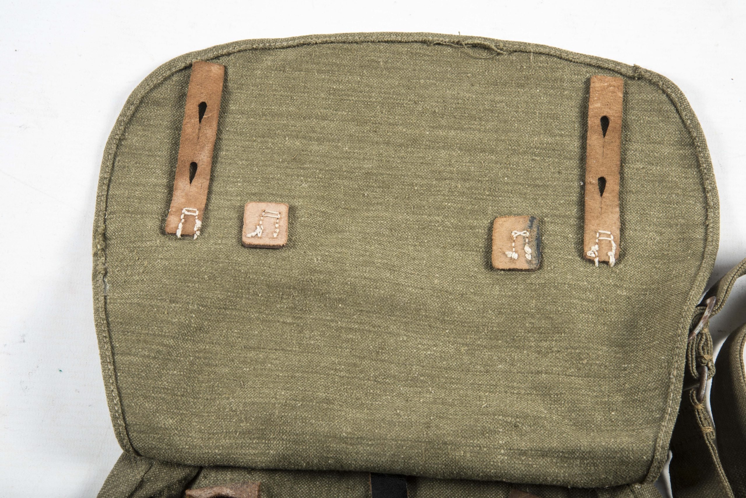 Unissued Heer M31 breadbag with matching strap — image 3