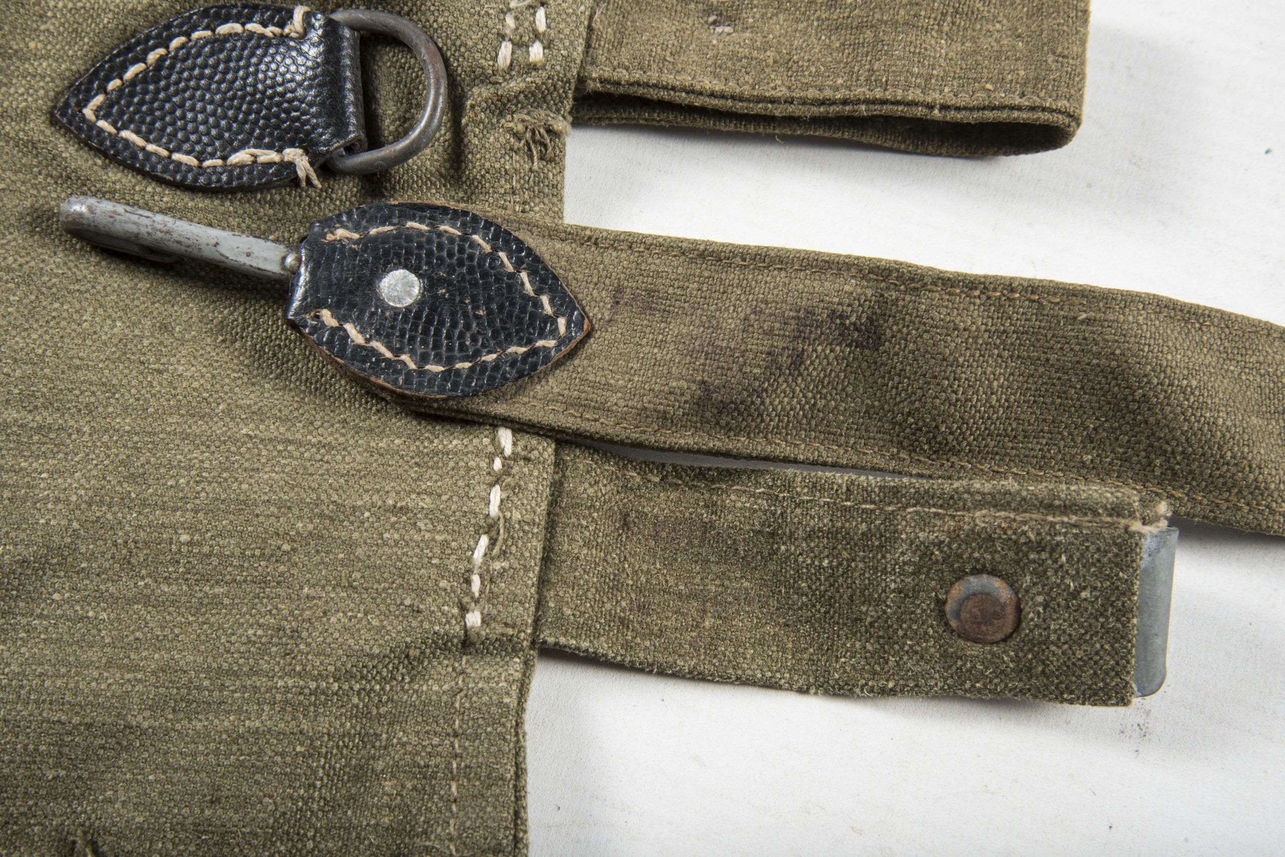 Unissued Heer M31 breadbag with matching strap — image 5