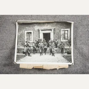 Press Photo; Generalleutnant Foertch surrenders German army group G on …