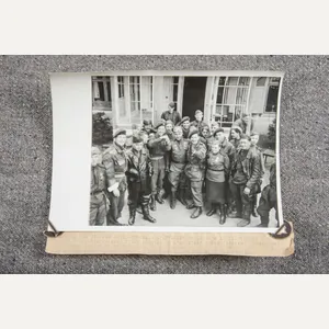 Press Photo; Canadian Paratroopers meet with Russian troops