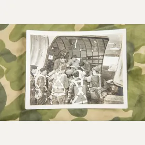 US Photograph: Loading Dakota