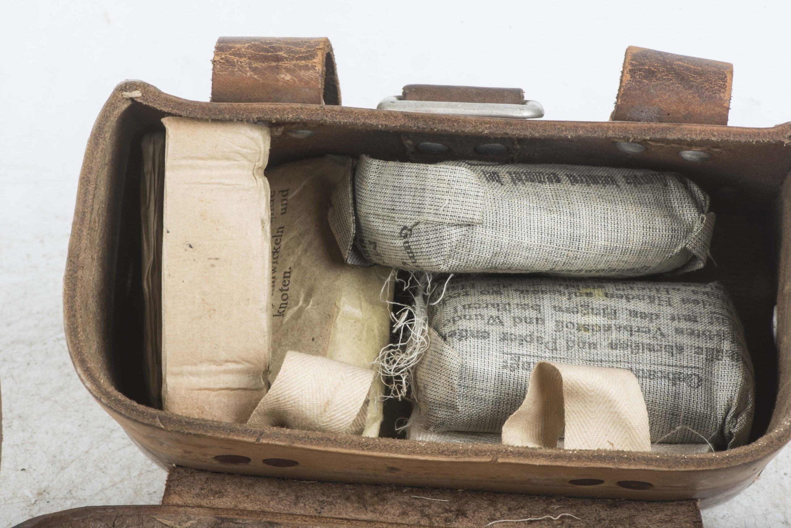 Sanitäter pouches with contents marked dny 1942 — image 11