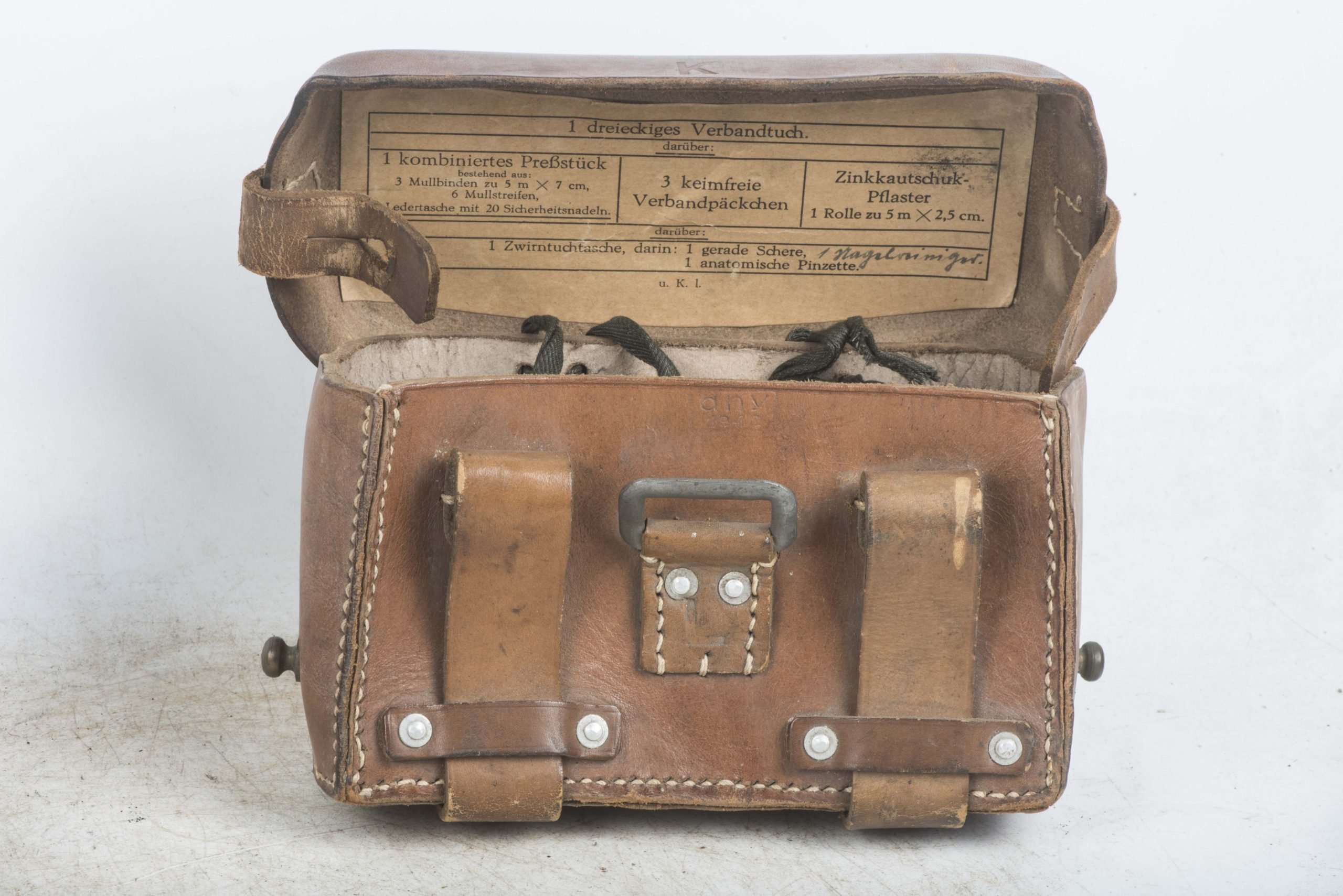 Sanitäter pouches with contents marked dny 1942 — image 2
