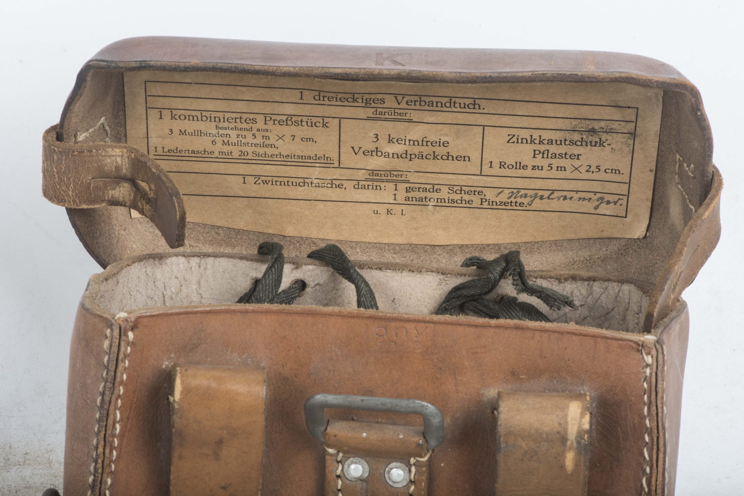 Sanitäter pouches with contents marked dny 1942 — image 3