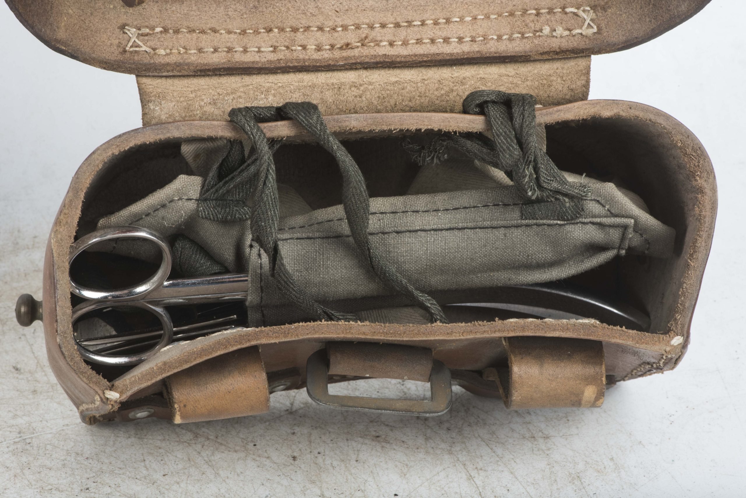 Sanitäter pouches with contents marked dny 1942 — image 4