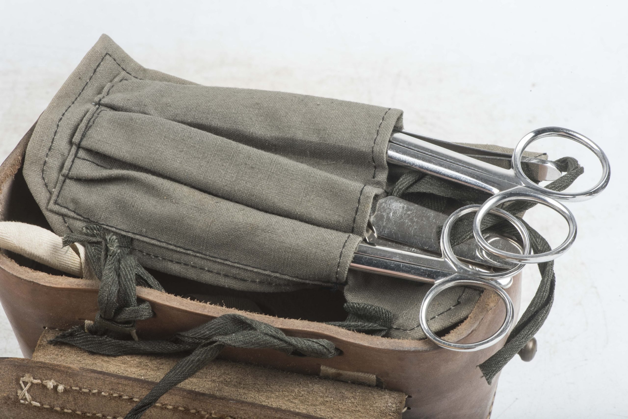 Sanitäter pouches with contents marked dny 1942 — image 5