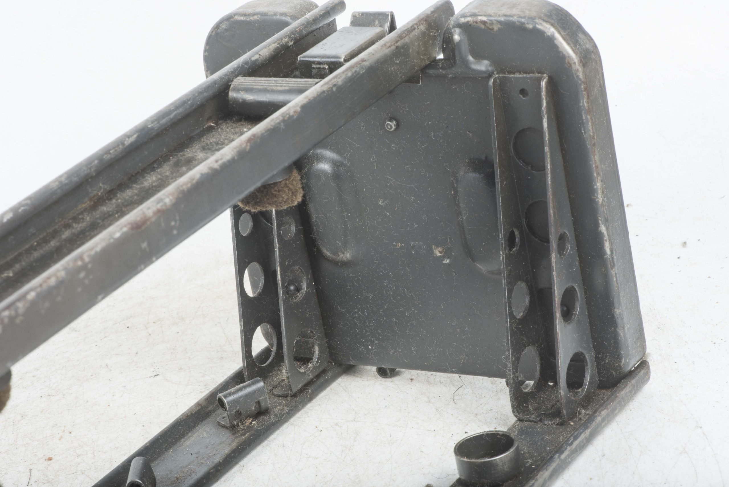 MG34 u. MG42 drum carrier marked 959 43 in factory two tone camouflage — image 11