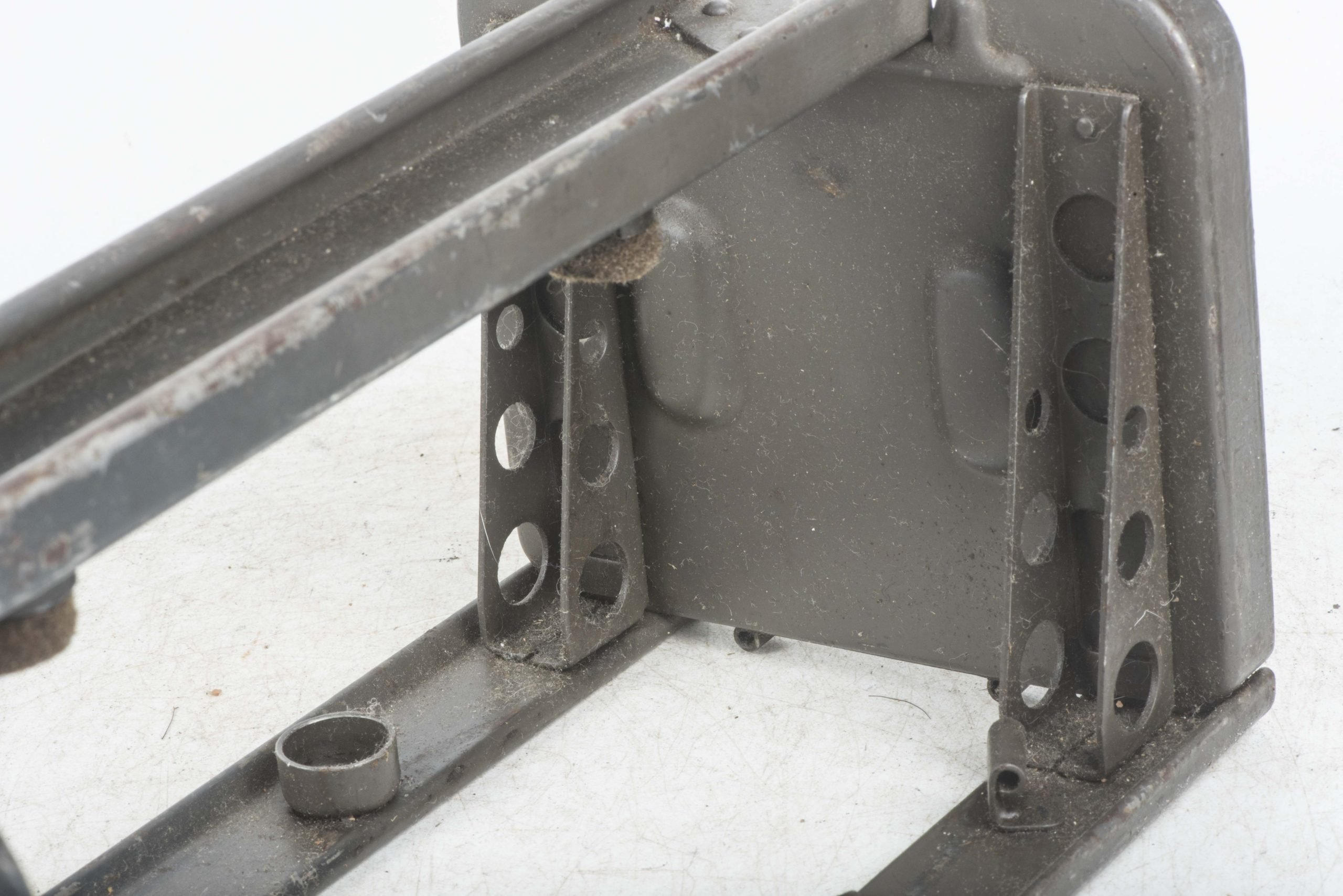 MG34 u. MG42 drum carrier marked 959 43 in factory two tone camouflage — image 12