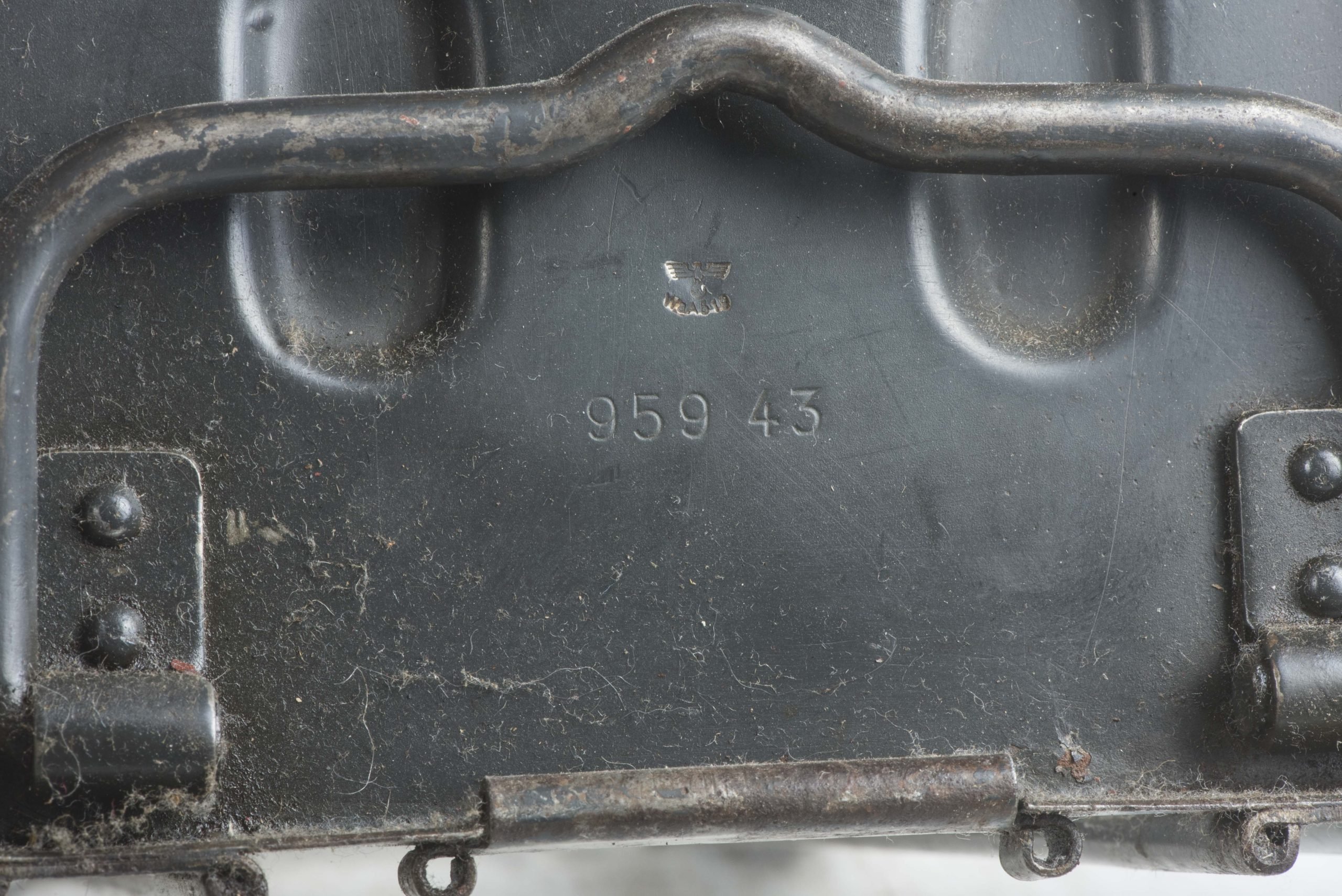 MG34 u. MG42 drum carrier marked 959 43 in factory two tone camouflage — image 8