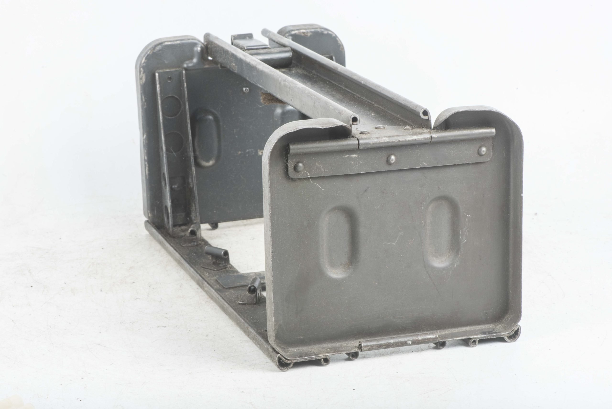 MG34 u. MG42 drum carrier marked 959 43 in factory two tone camouflage — image 9