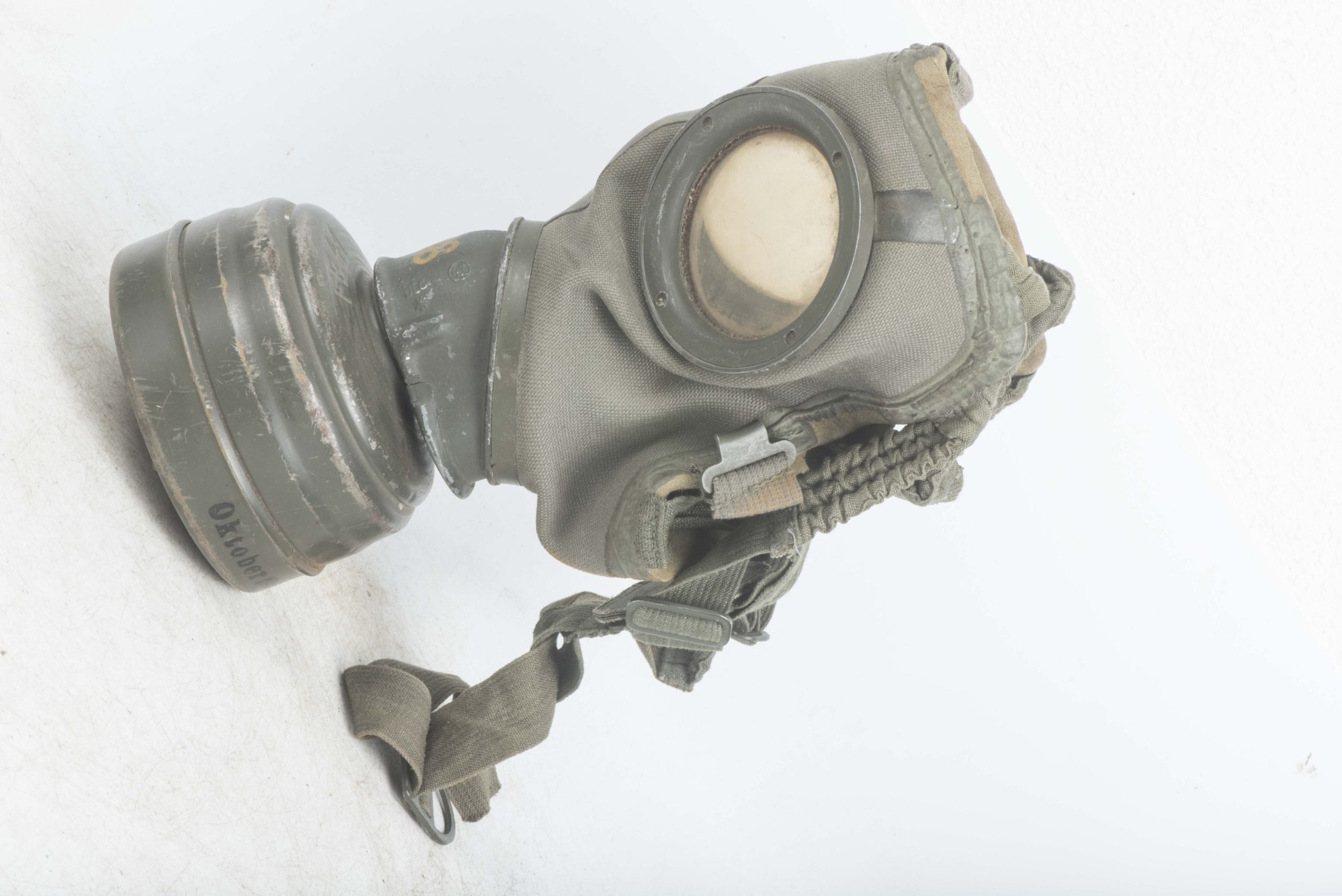 M38 gasmask marked bwz size 2 — image 2