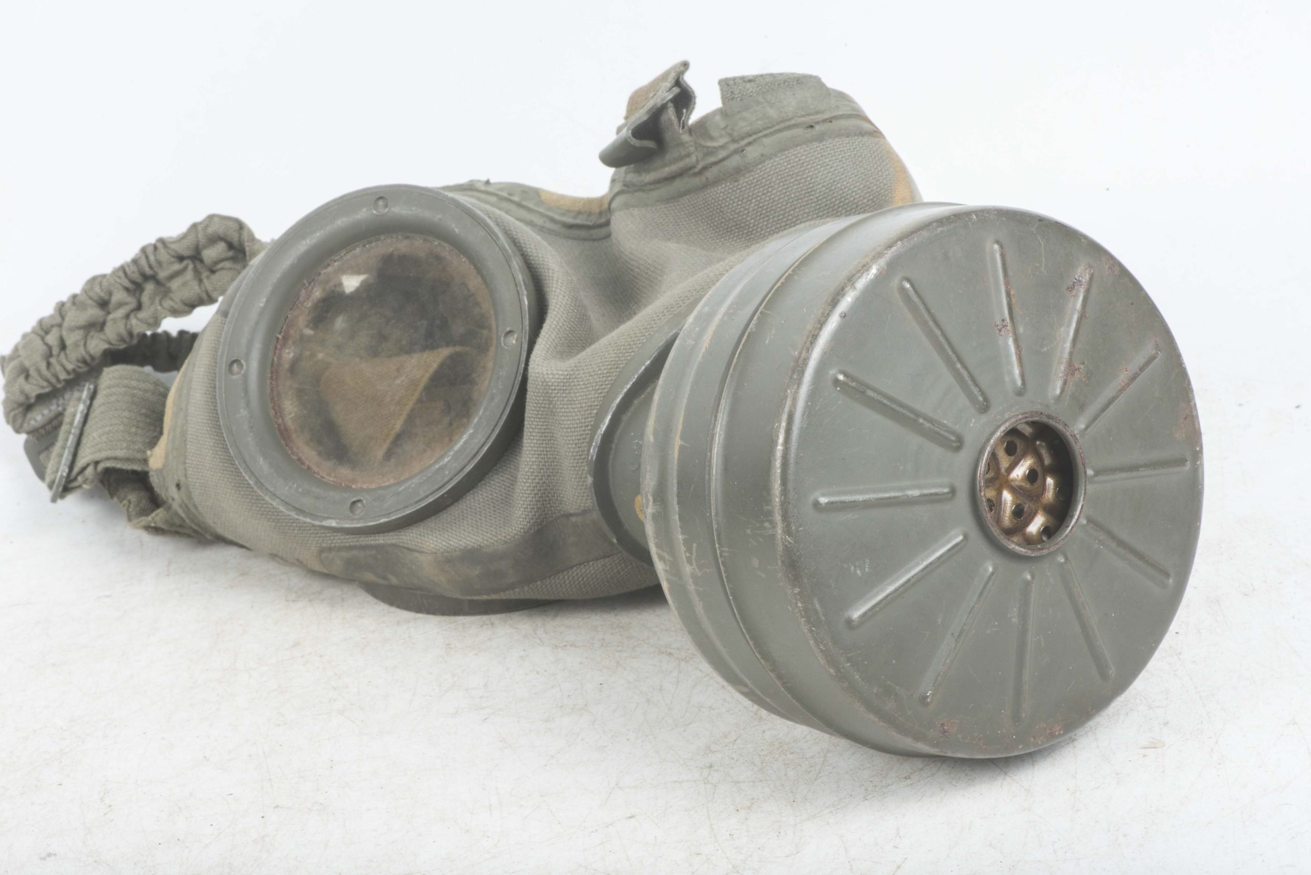 M38 gasmask marked bwz size 2 — image 8
